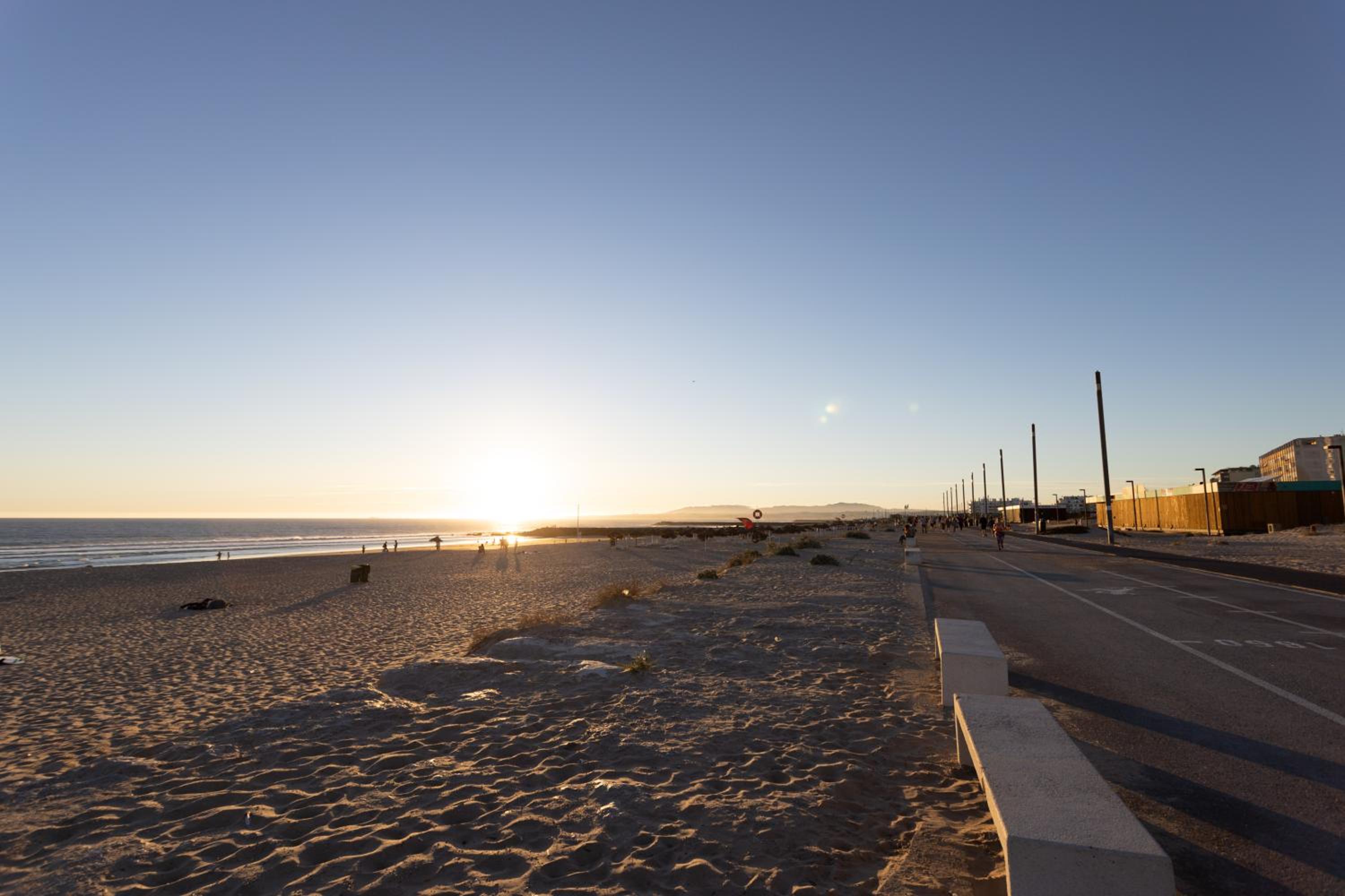 Panoramic Beach View Apartment (T2) in Caparica view 2