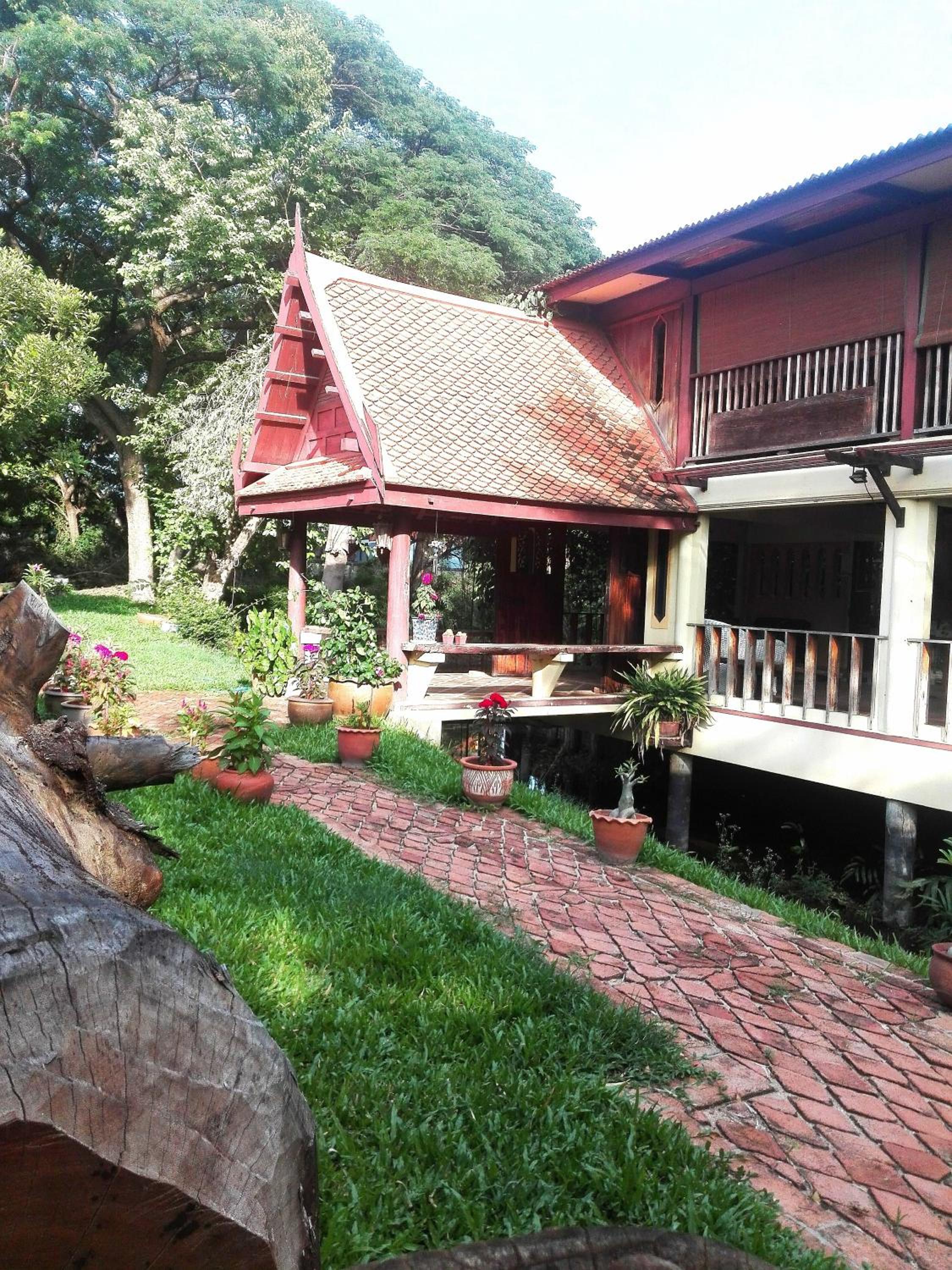 Luang Chumni Village