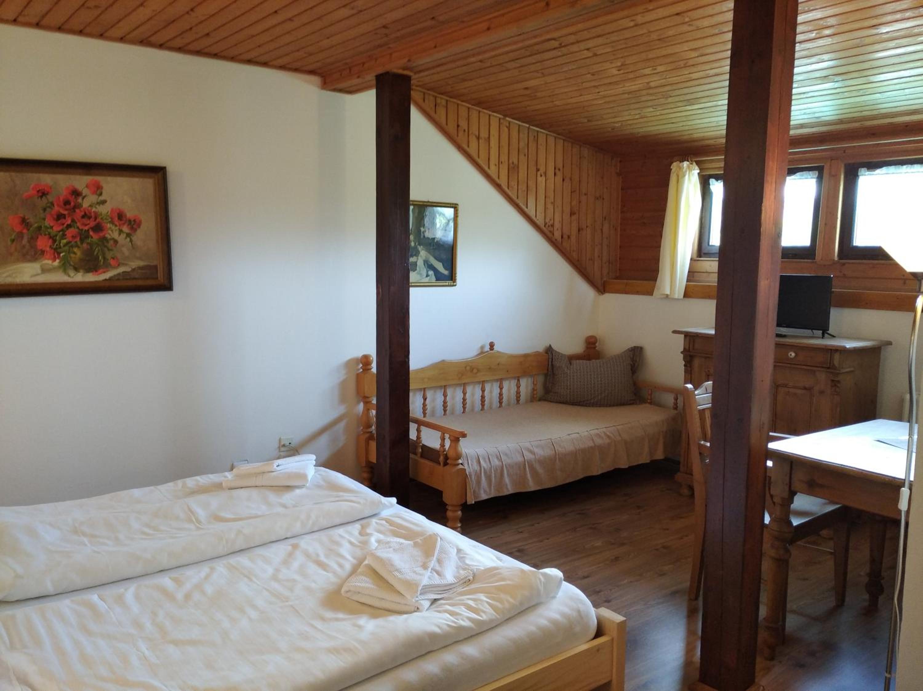 Hotel v Nebi