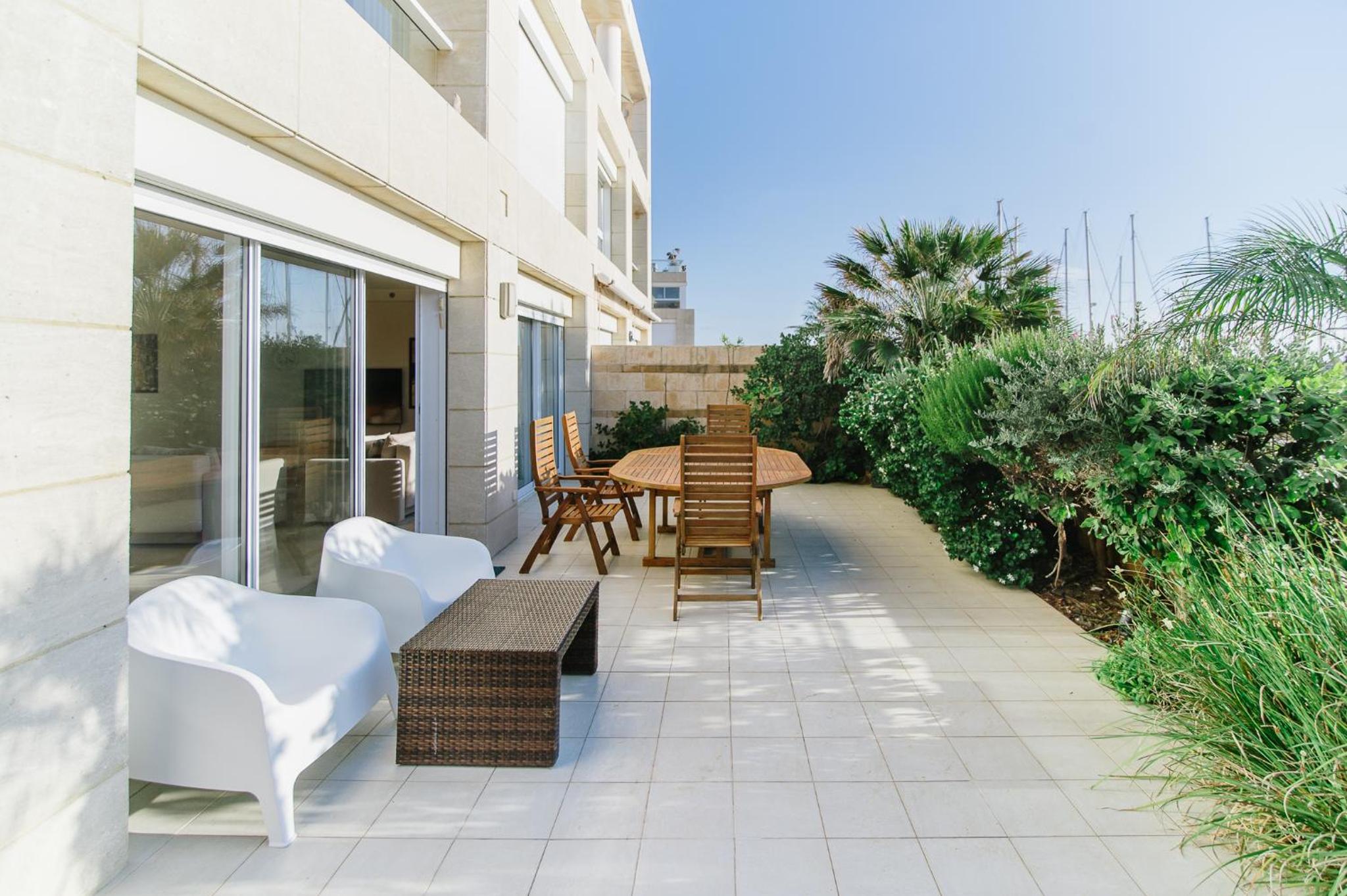Marina Apartment by Olala Homes view 5
