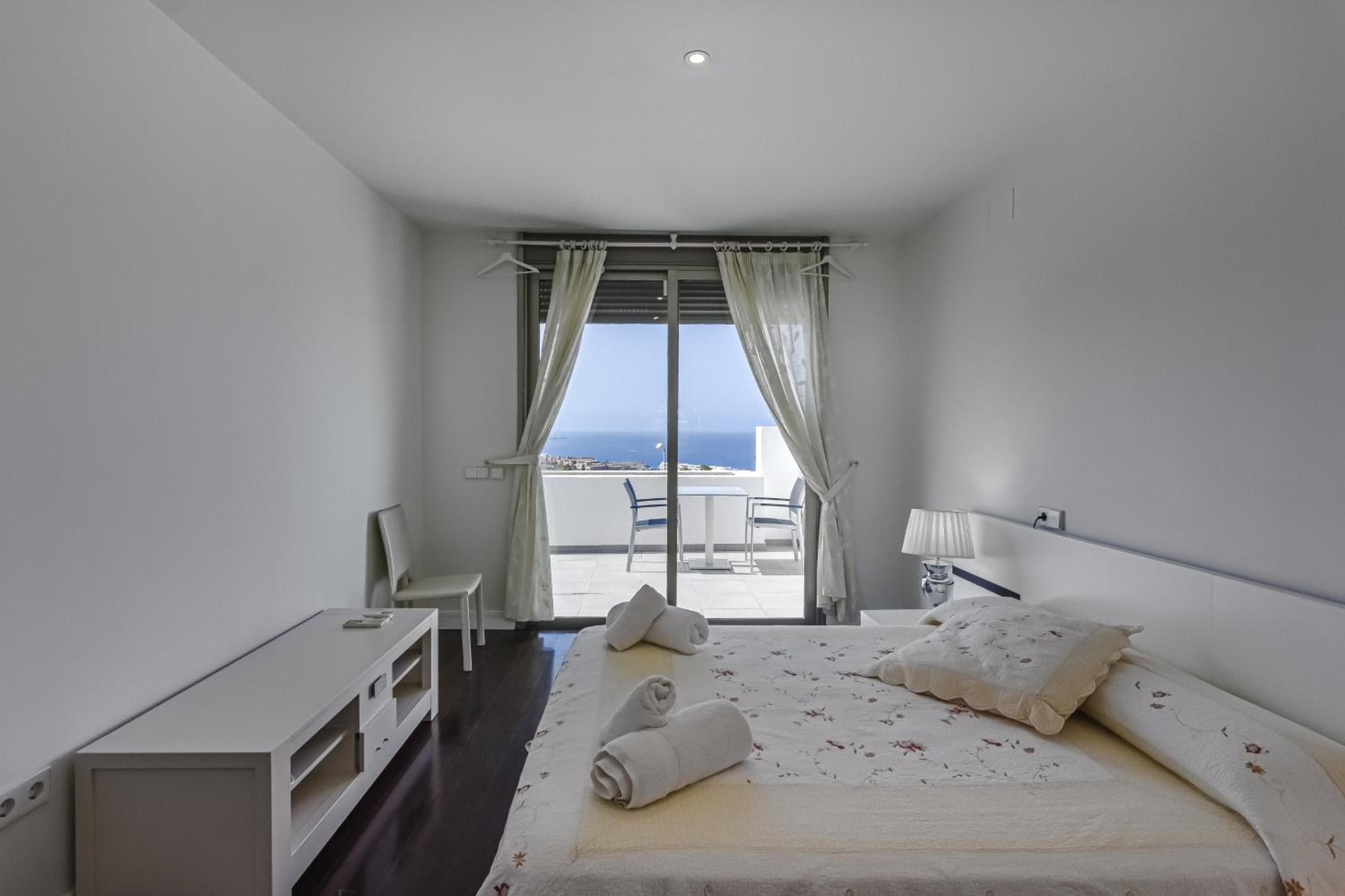 Villa Eleonora, Luxury Villa with Heated Pool Ocean View in Adeje, Tenerife view 3
