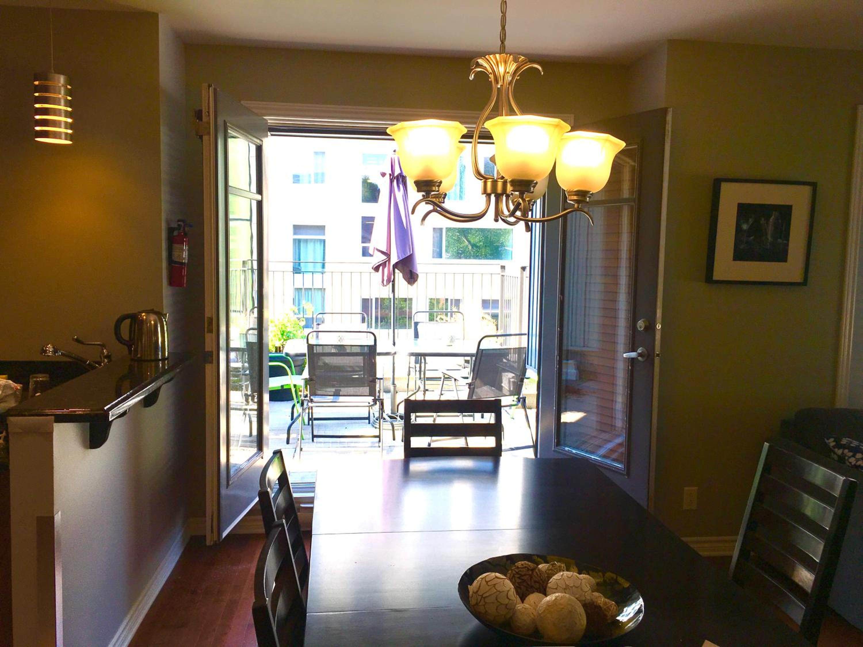 ApartHotelMontreal by Les Terrasses Saint Urbain 2225I2
