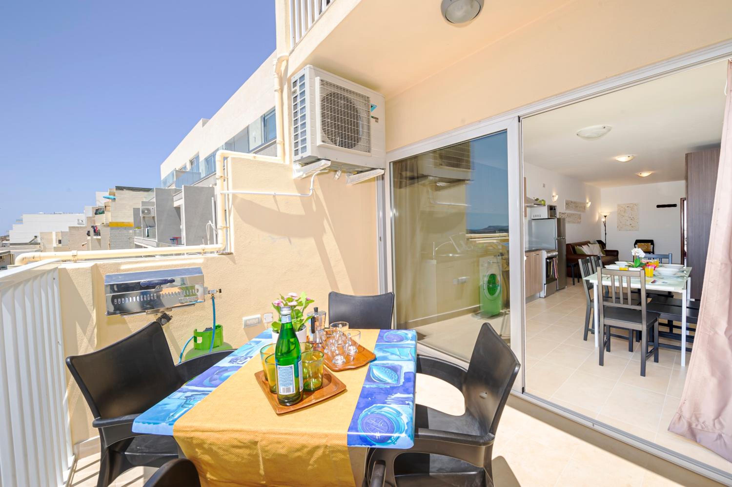 Summer Breeze Apartment with panoramic terrace - by Getawaysmalta view 3