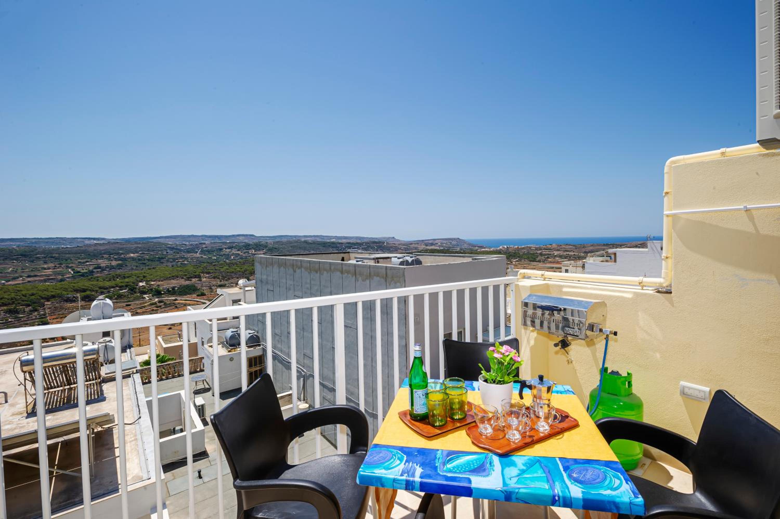 Summer Breeze Apartment with panoramic terrace - by Getawaysmalta view 2