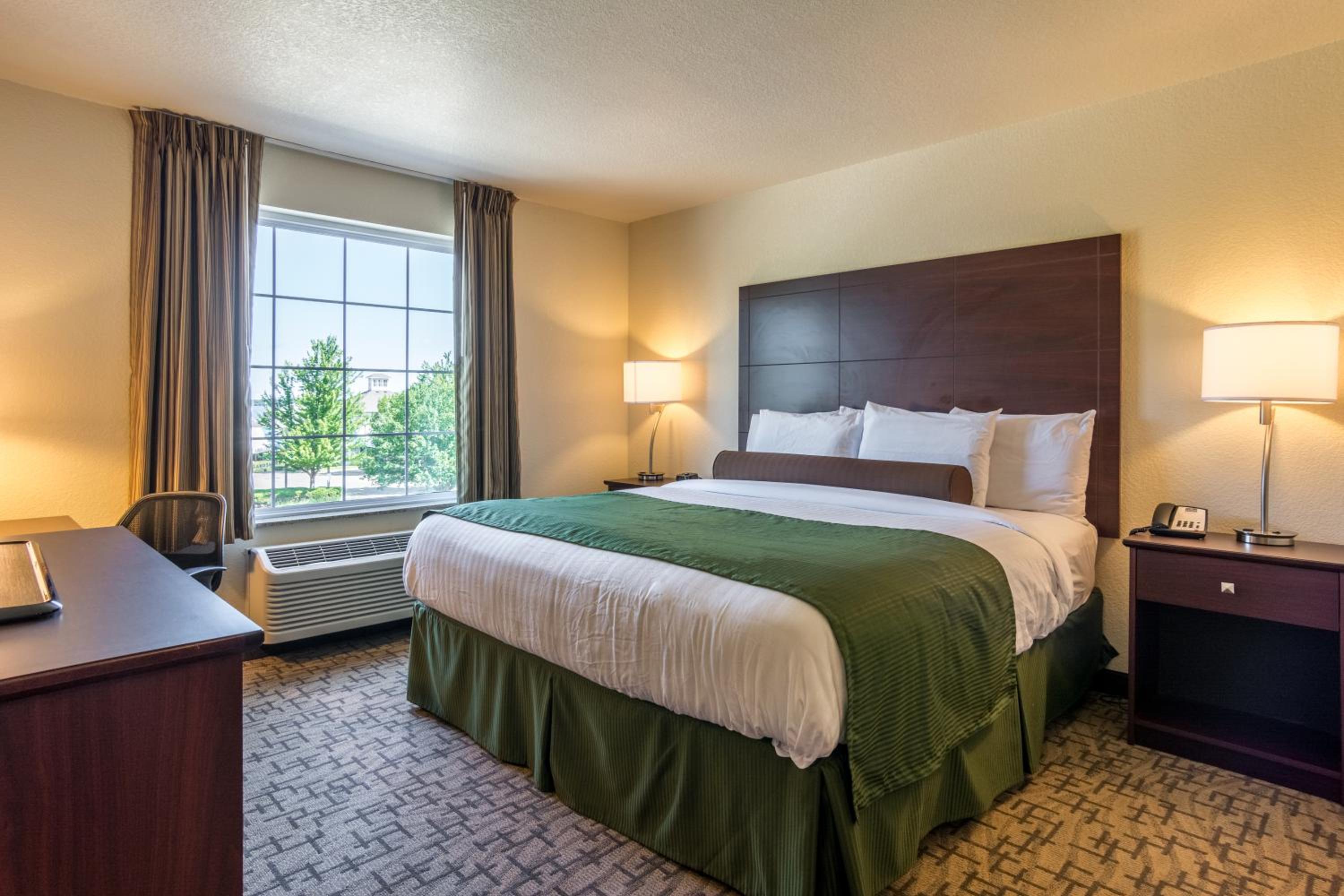 Cobblestone Hotel & Suites - Devils Lake