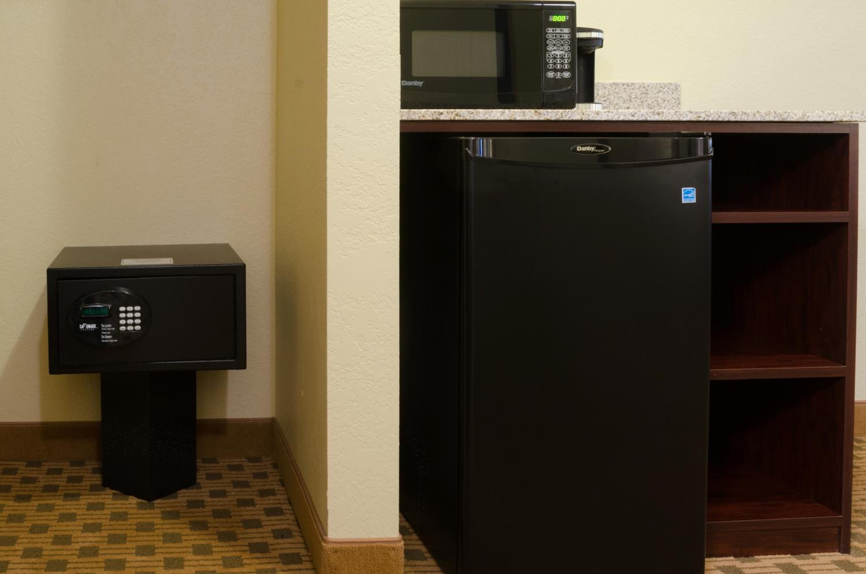 Cobblestone Inn & Suites Cambridge