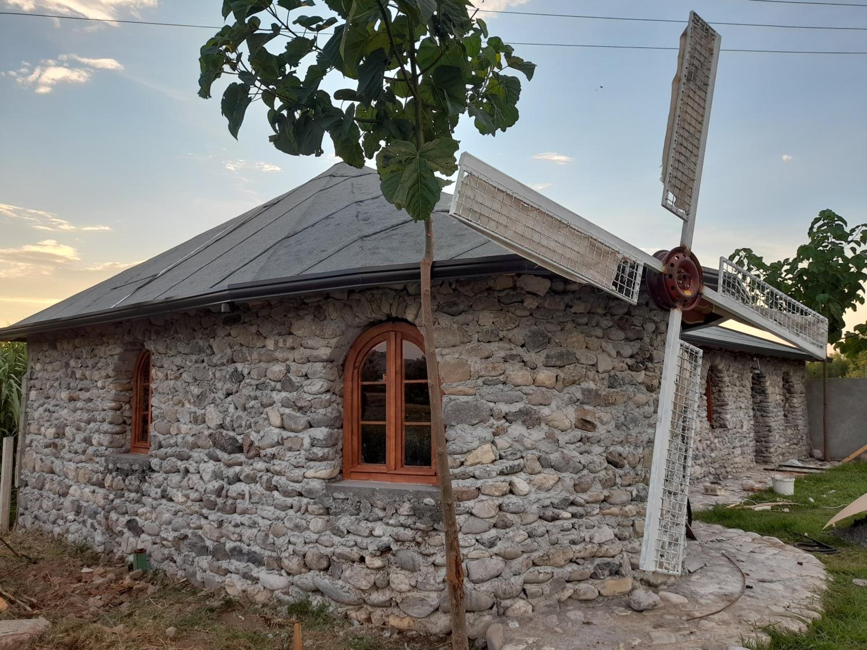 Windmill Shkodra Gesthouse Camping & Grill