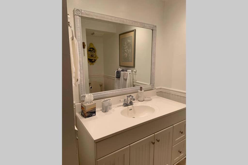 PGA National Resort Golf Villa - Pool Side Executive Two Bedroom First Floor - Property Image 5