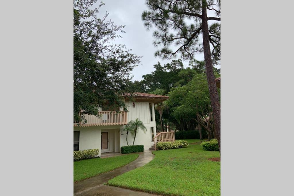 PGA National Resort Golf Villa - Pool Side Executive Two Bedroom First Floor - Property Image 4