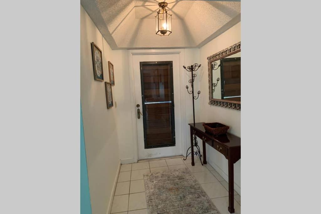 PGA National Resort Golf Villa - Pool Side Executive Two Bedroom First Floor - Property Image 15