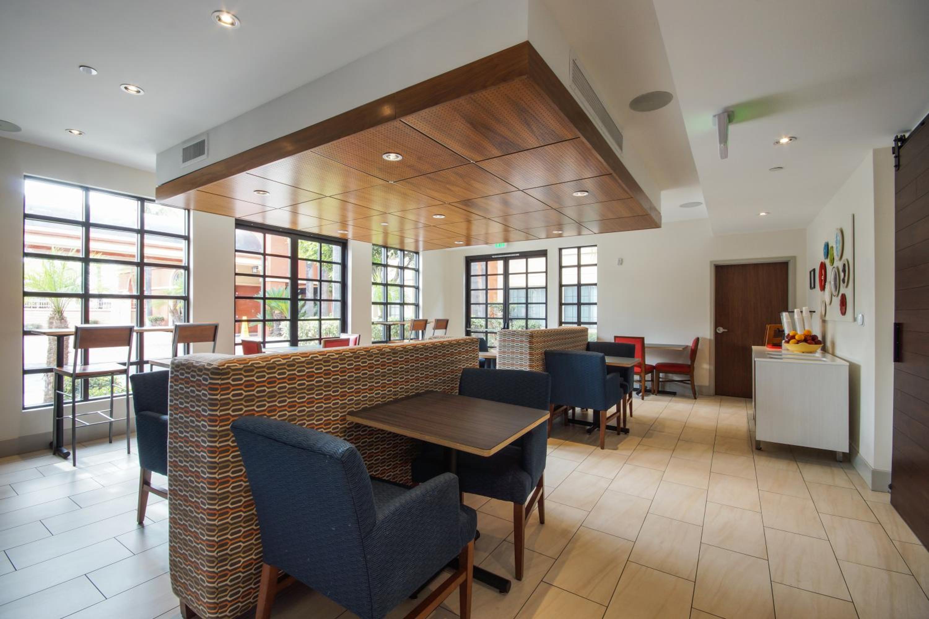 Holiday Inn Express Mira Mesa San Diego, an IHG Hotel - Property Image 6