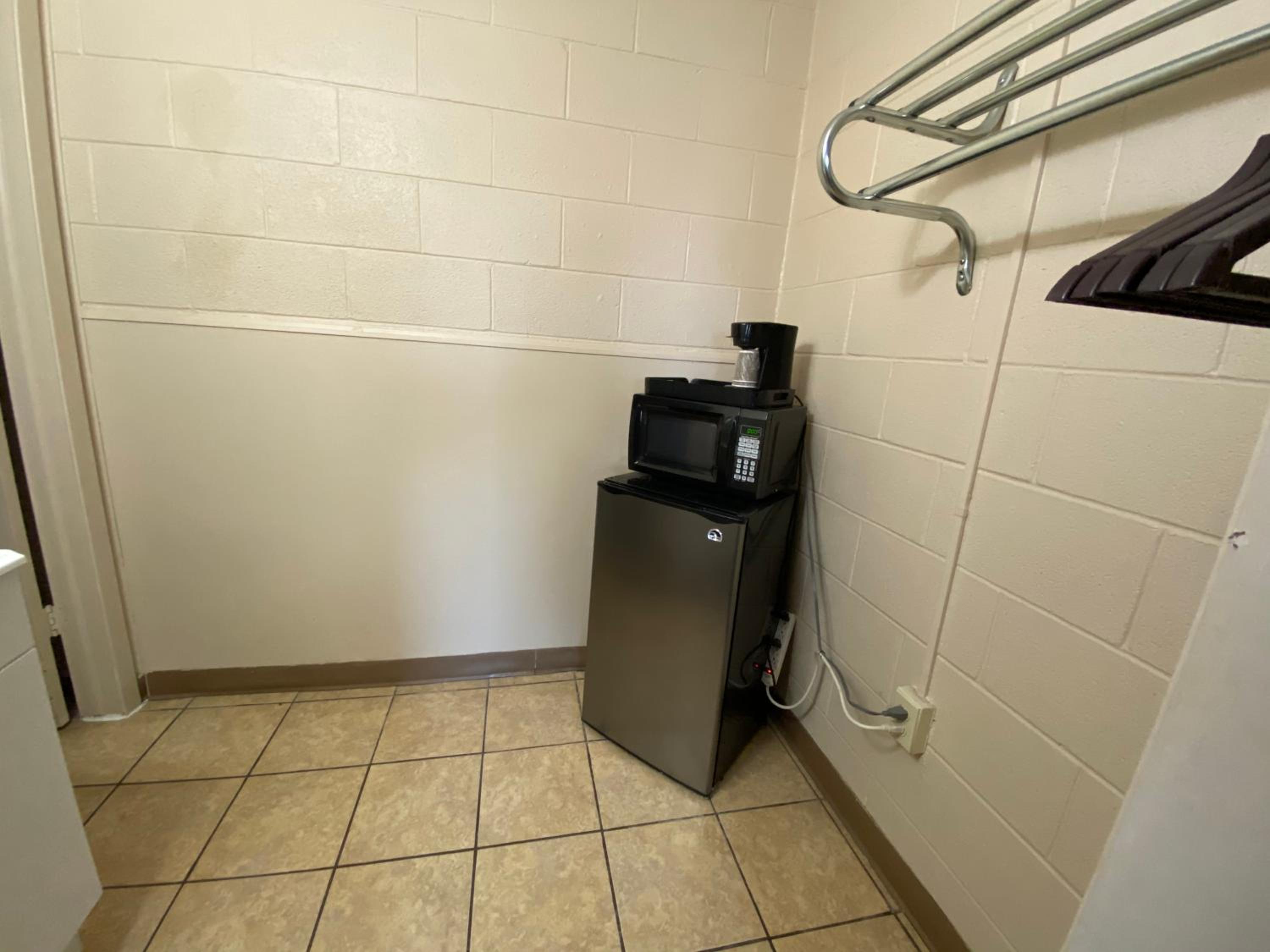 Dodge City Vacations - Regency Inn - Property Image 2