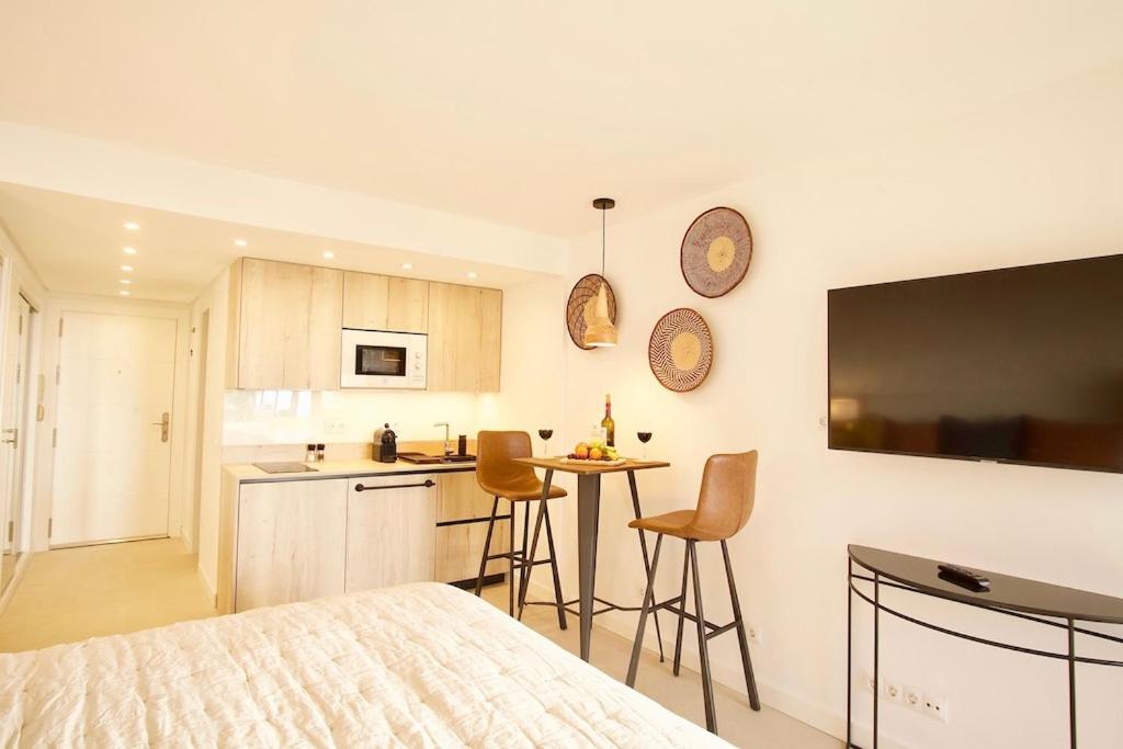 Top Studio on Marbella boulevard view 5