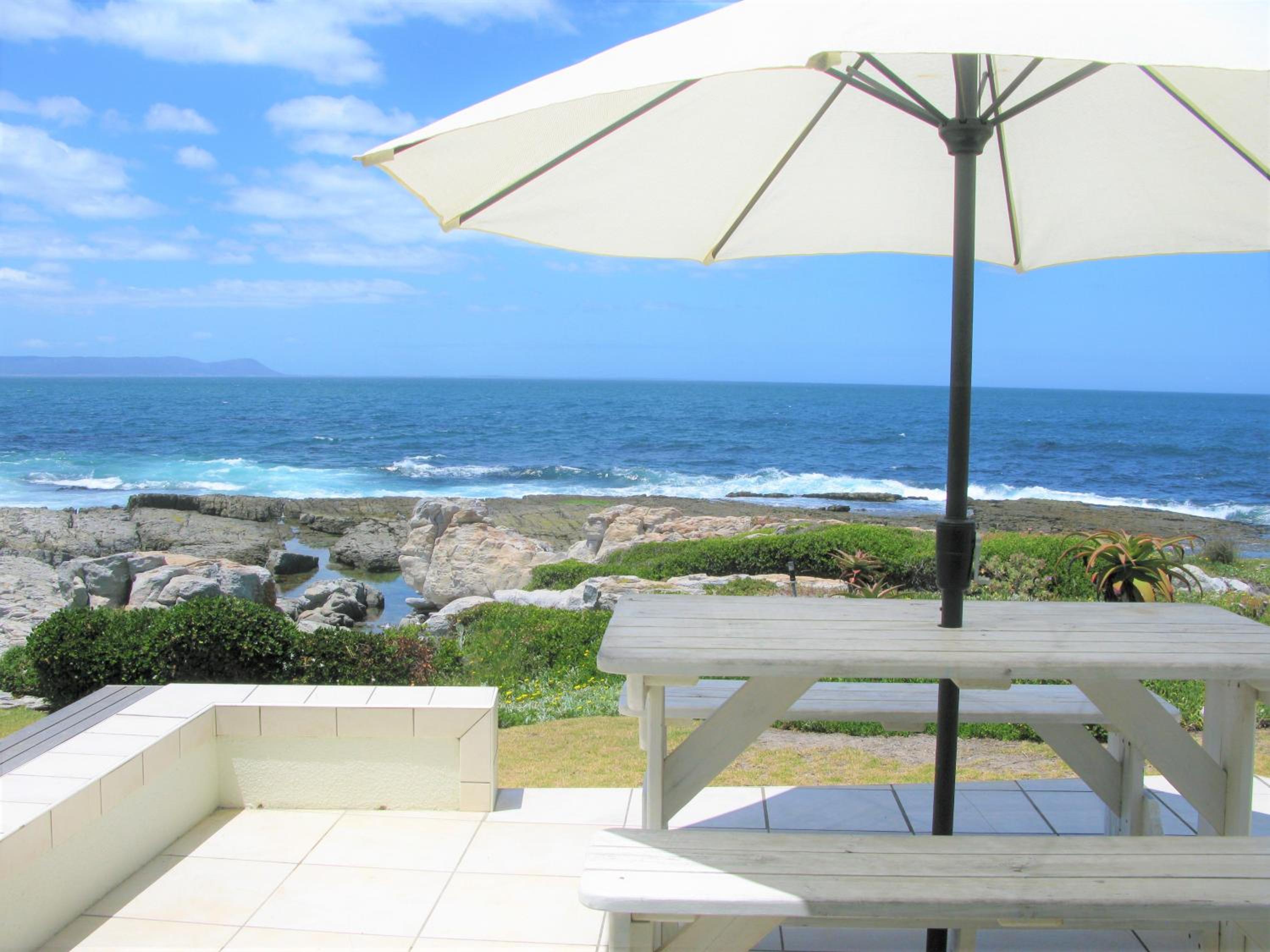 Beachfront House - Hermanus Whale View