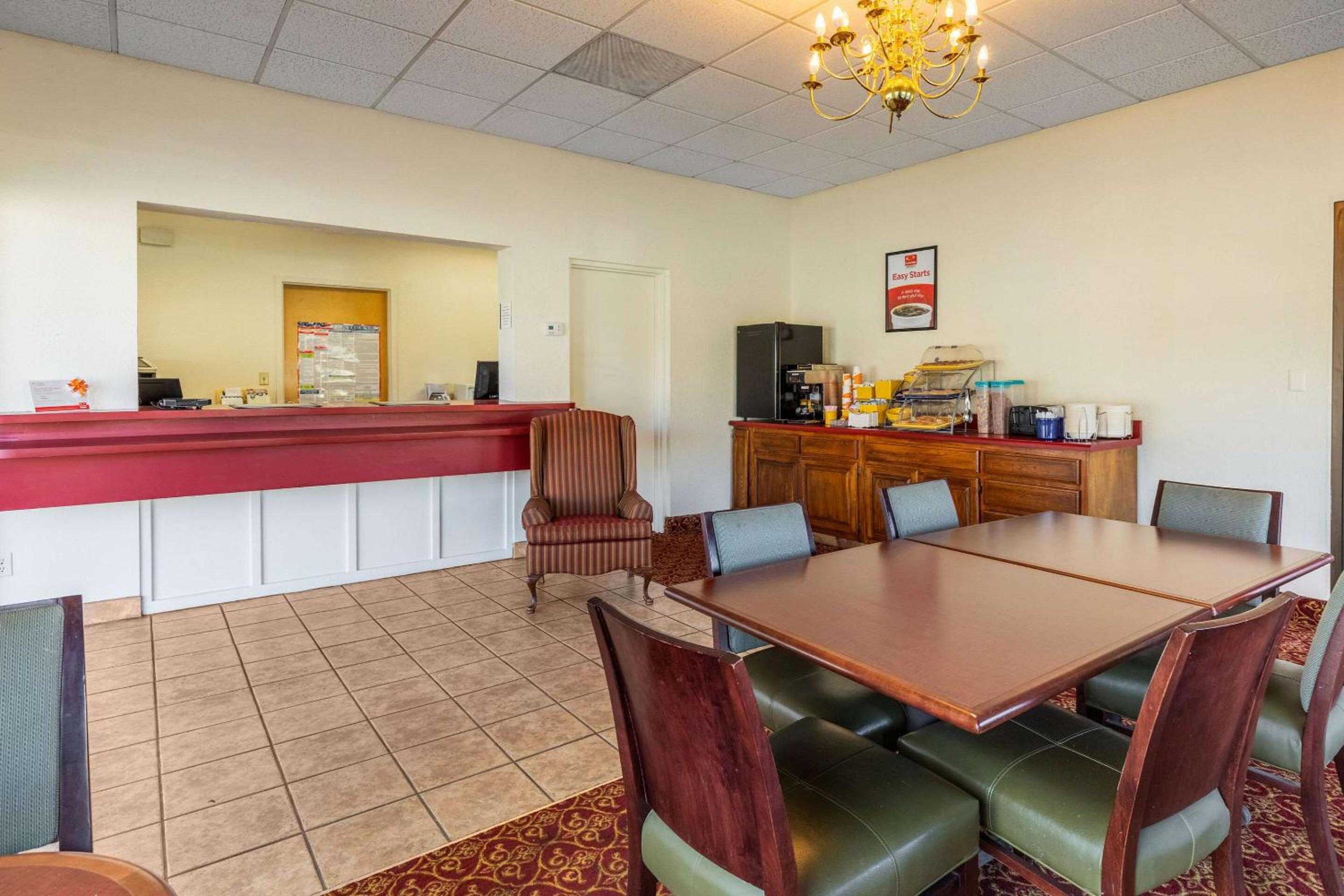Econo Lodge Middlesboro view 3