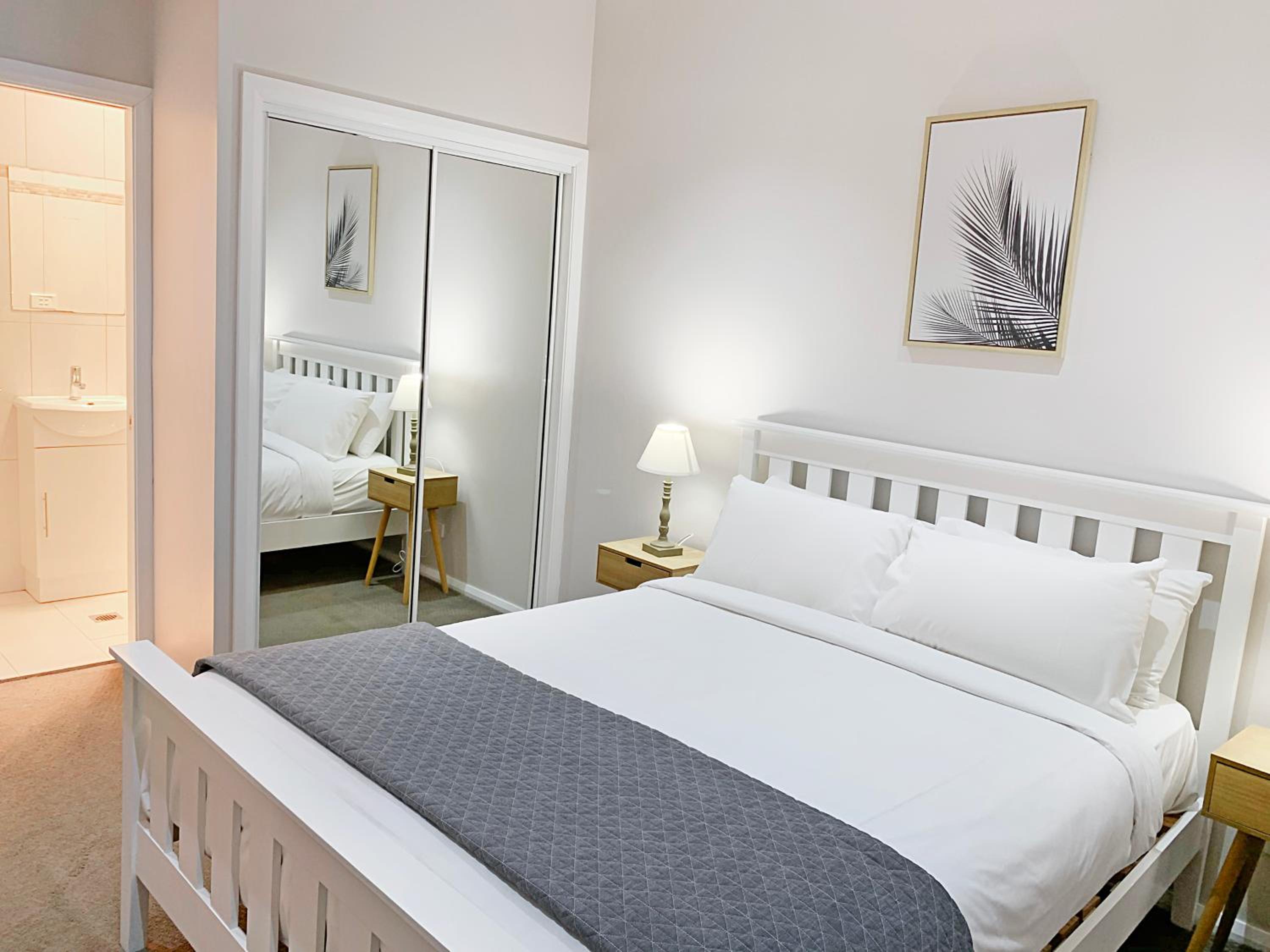 Bright 3-bedroom apartment - Central Armidale view 4