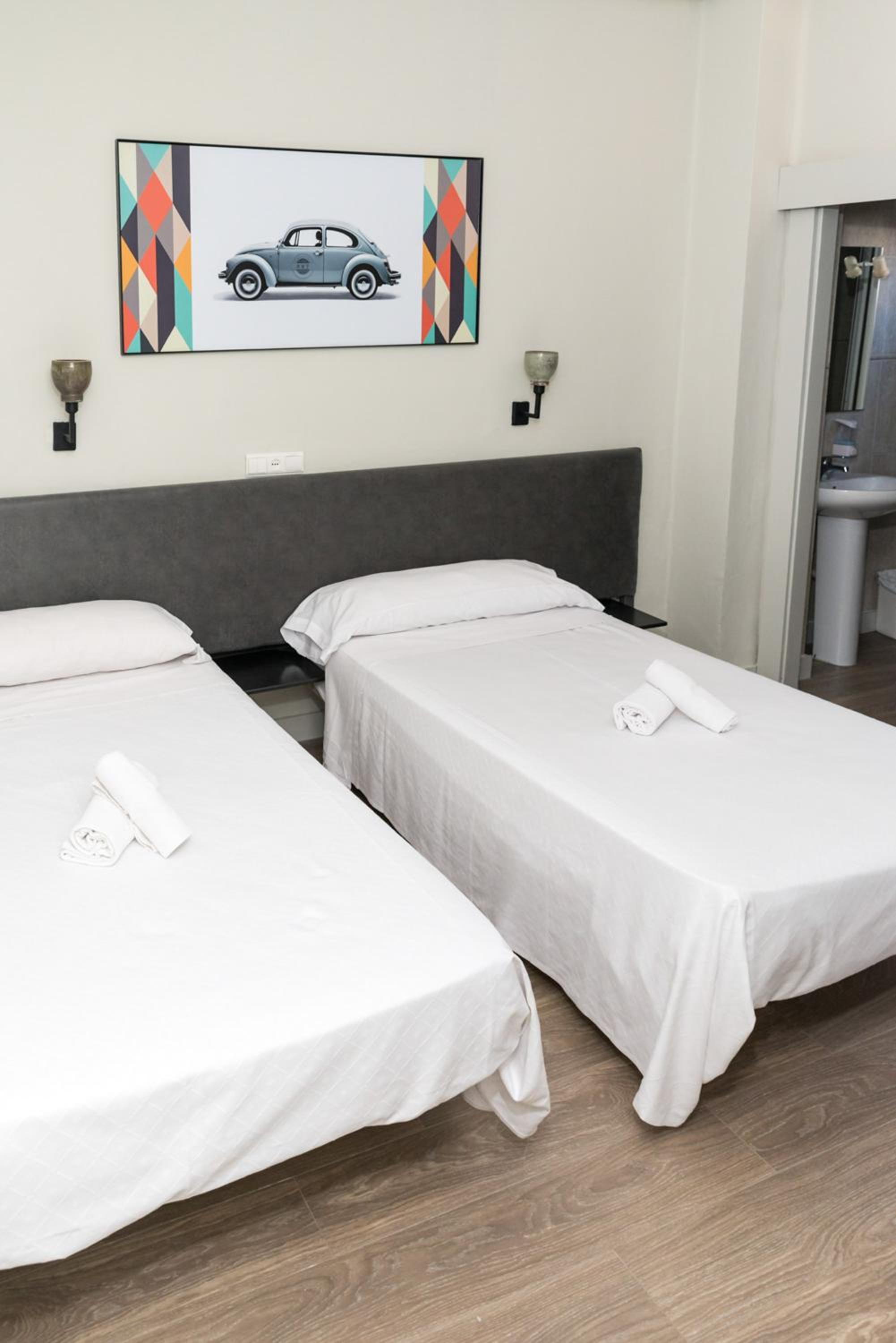 NWT Central Station Valencia en Valencia — hotel room