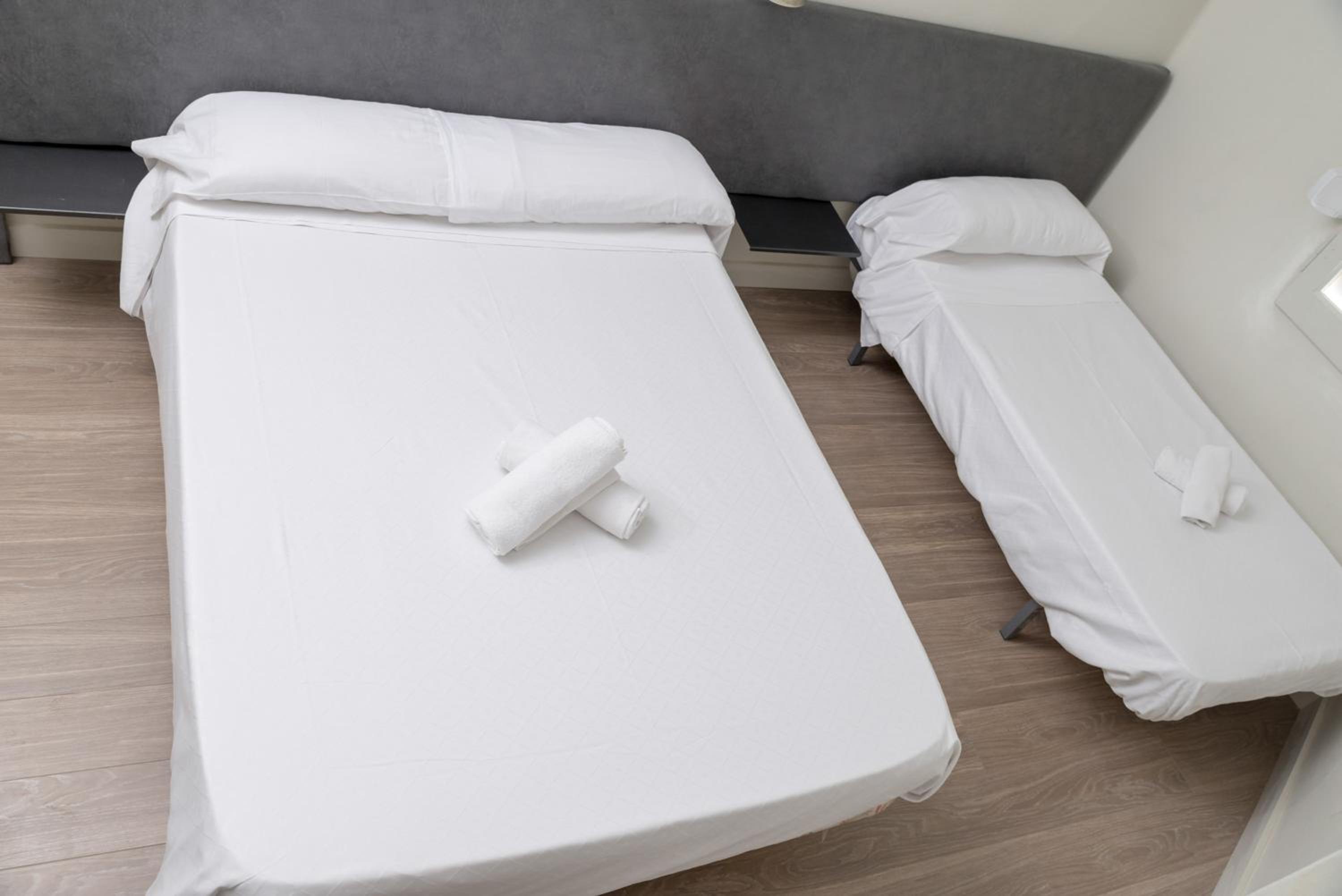 NWT Central Station Valencia en Valencia — hotel room