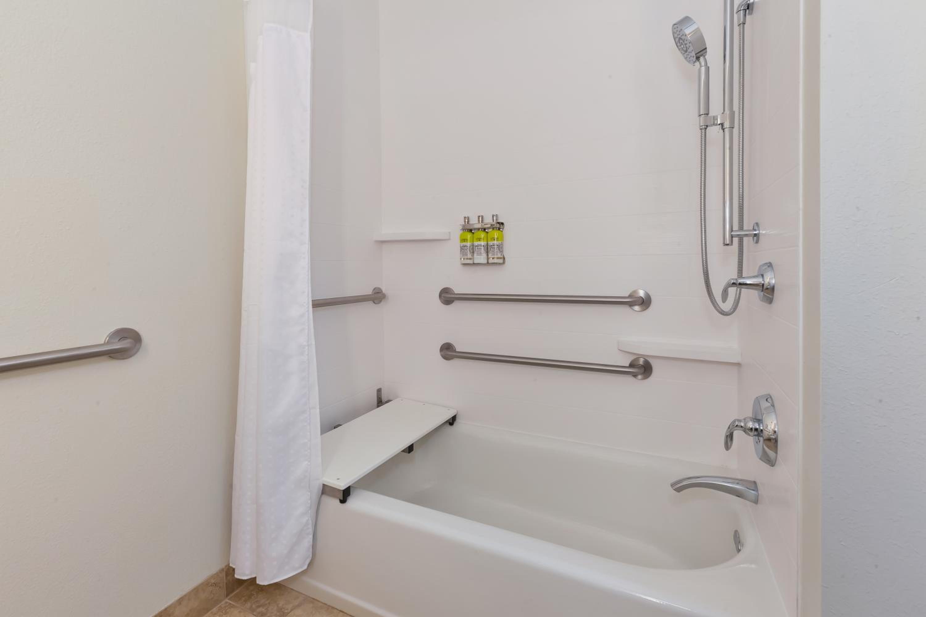 Effingham Vacations - Holiday Inn Express  Suites - Effingham, an IHG Hotel - Property Image 4