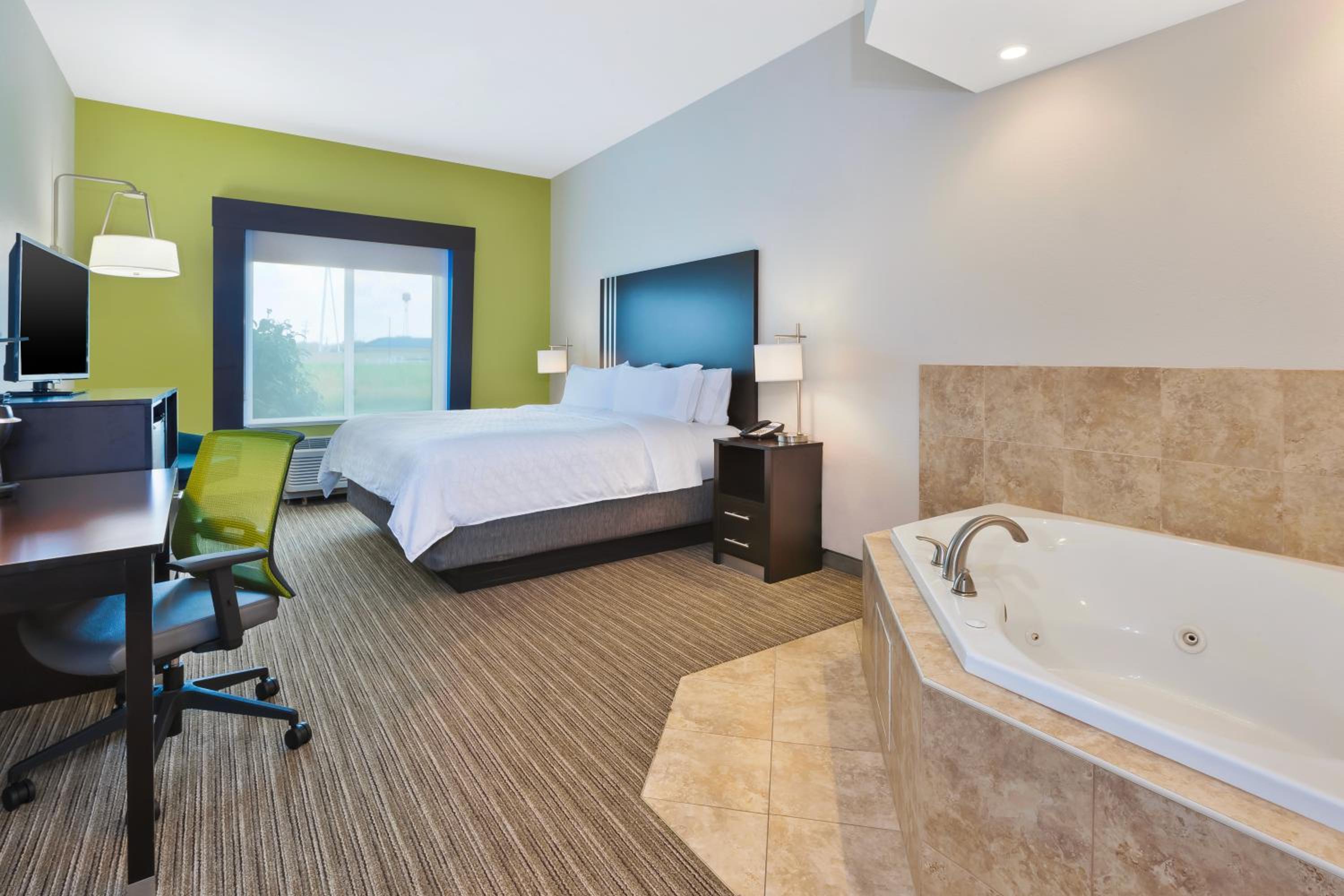 Effingham Vacations - Holiday Inn Express  Suites - Effingham, an IHG Hotel - Property Image 8