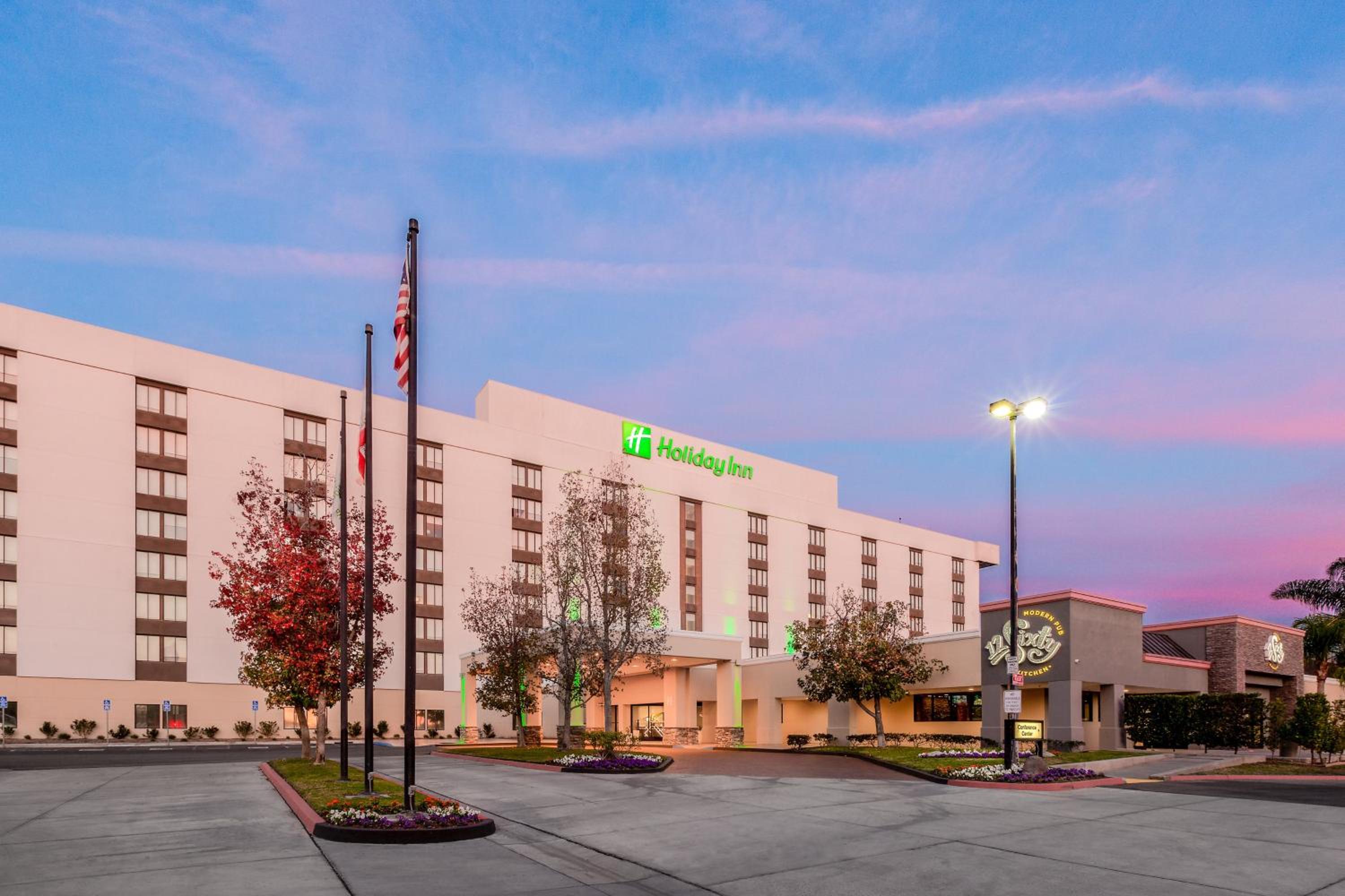 Hotel Holiday Inn La Mirada Buena Park, an IHG Hotel - Image 1