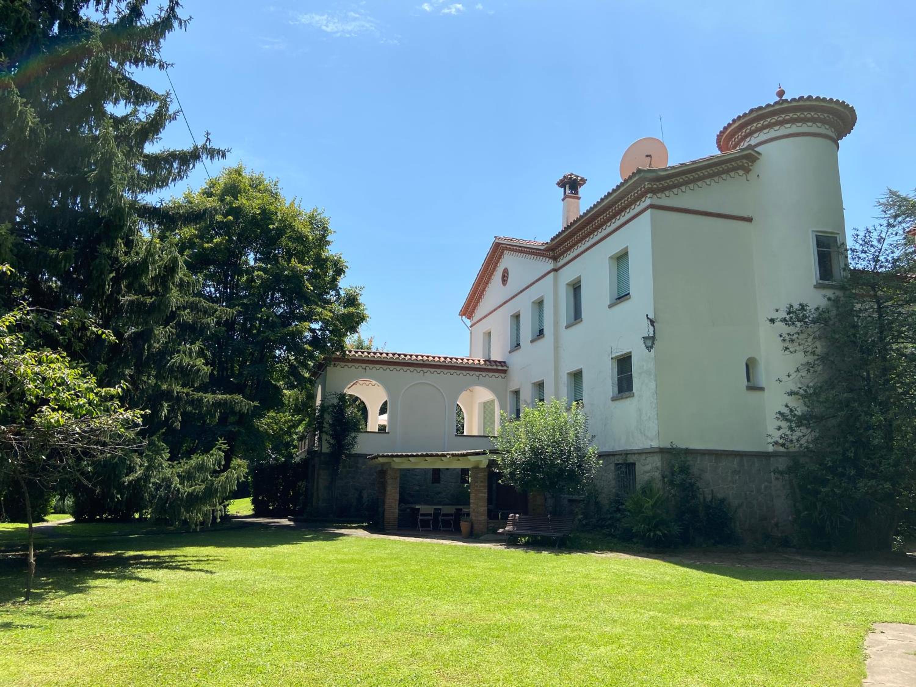 Espectacular Casa Chateau en el centro de Olot view 5