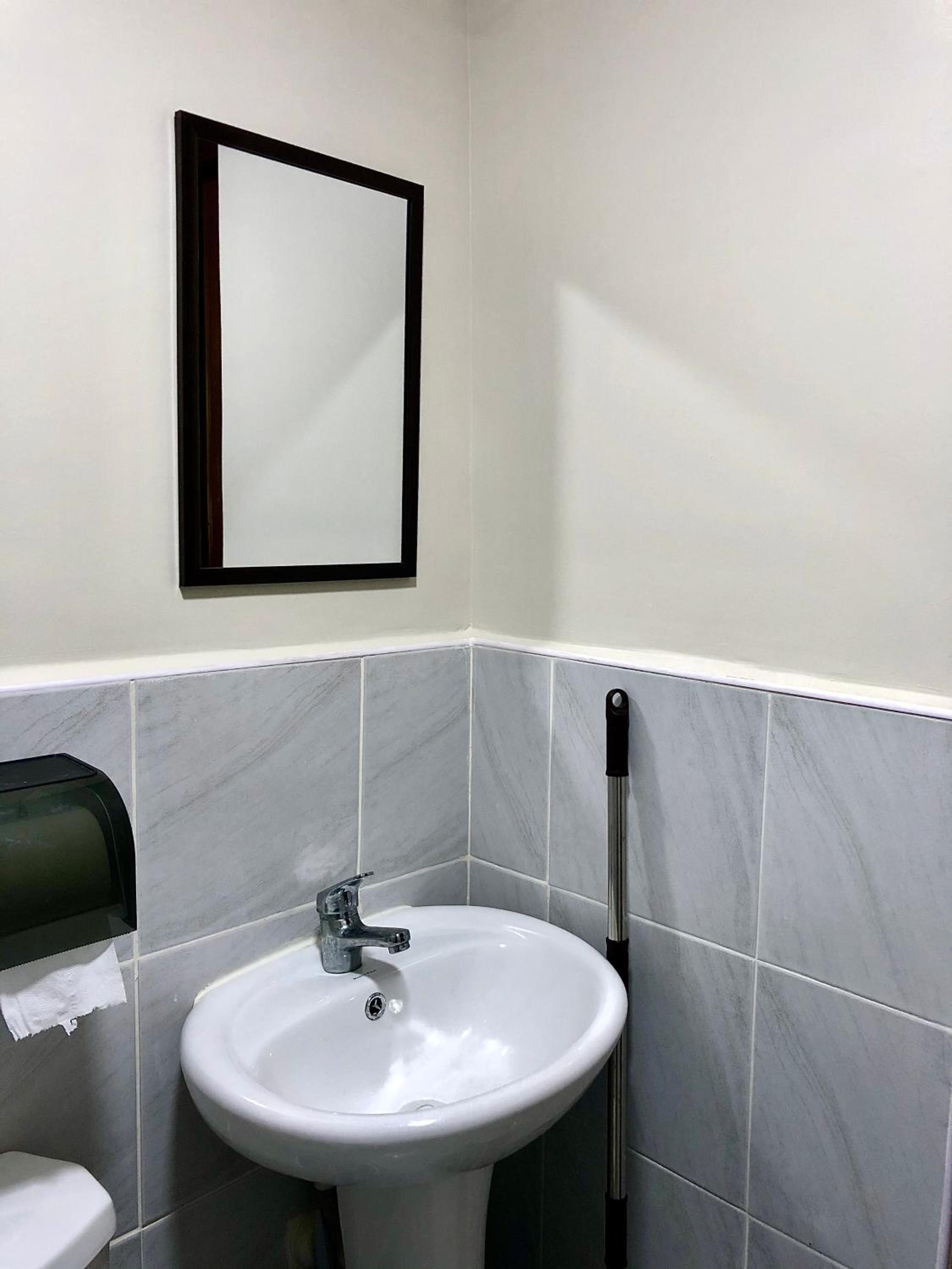 Condo w/ Balcony Near Mactan International Airport, Mactan - 24