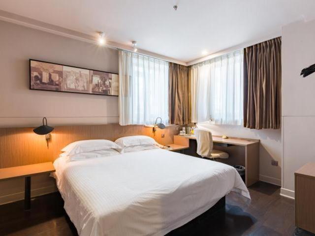 Jinjiang Inn Nanjing Road Pedestrian streetEast Asia Hotel