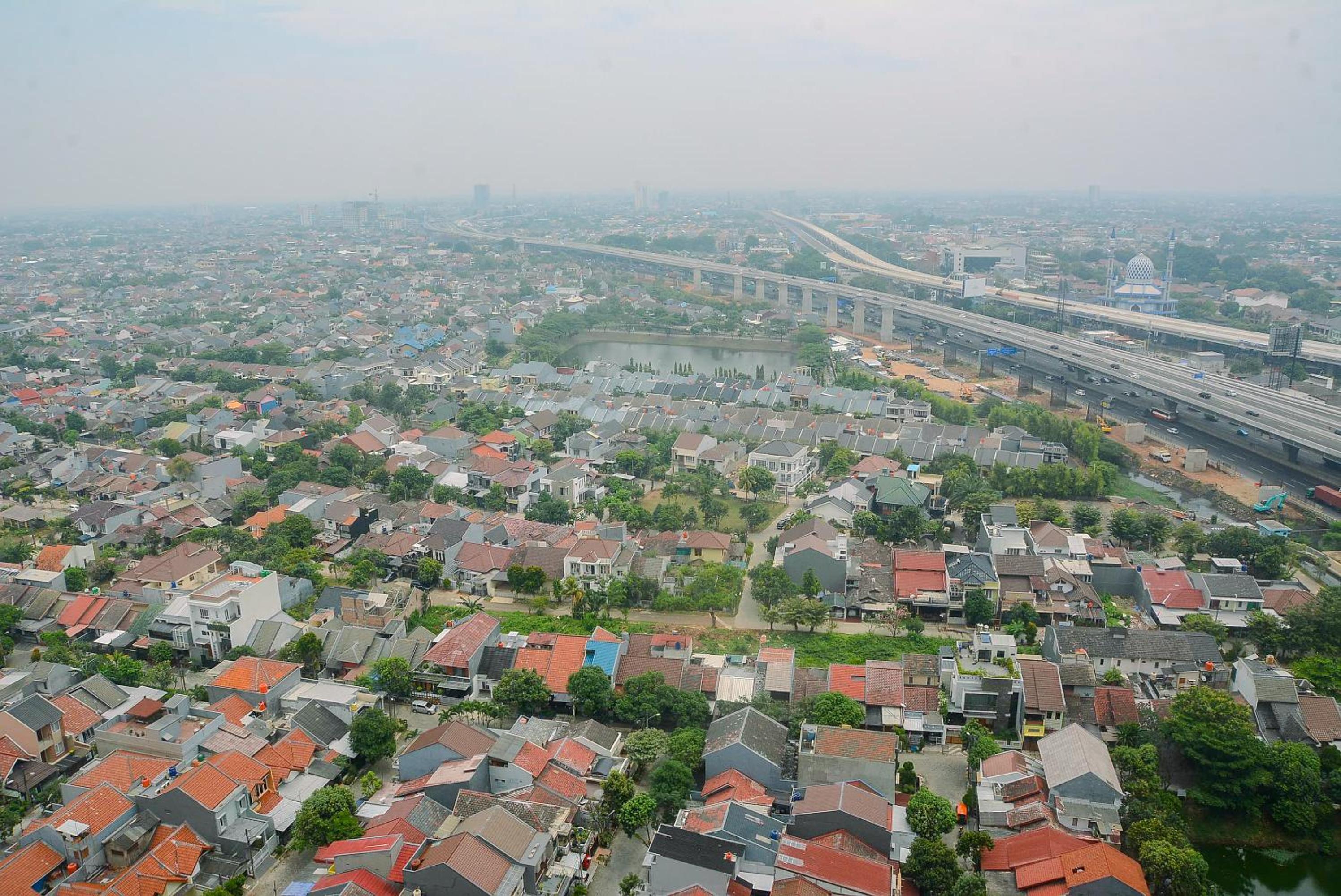 New Furnished Studio Grand Kamala Lagoon Apartment By Travelio view 2
