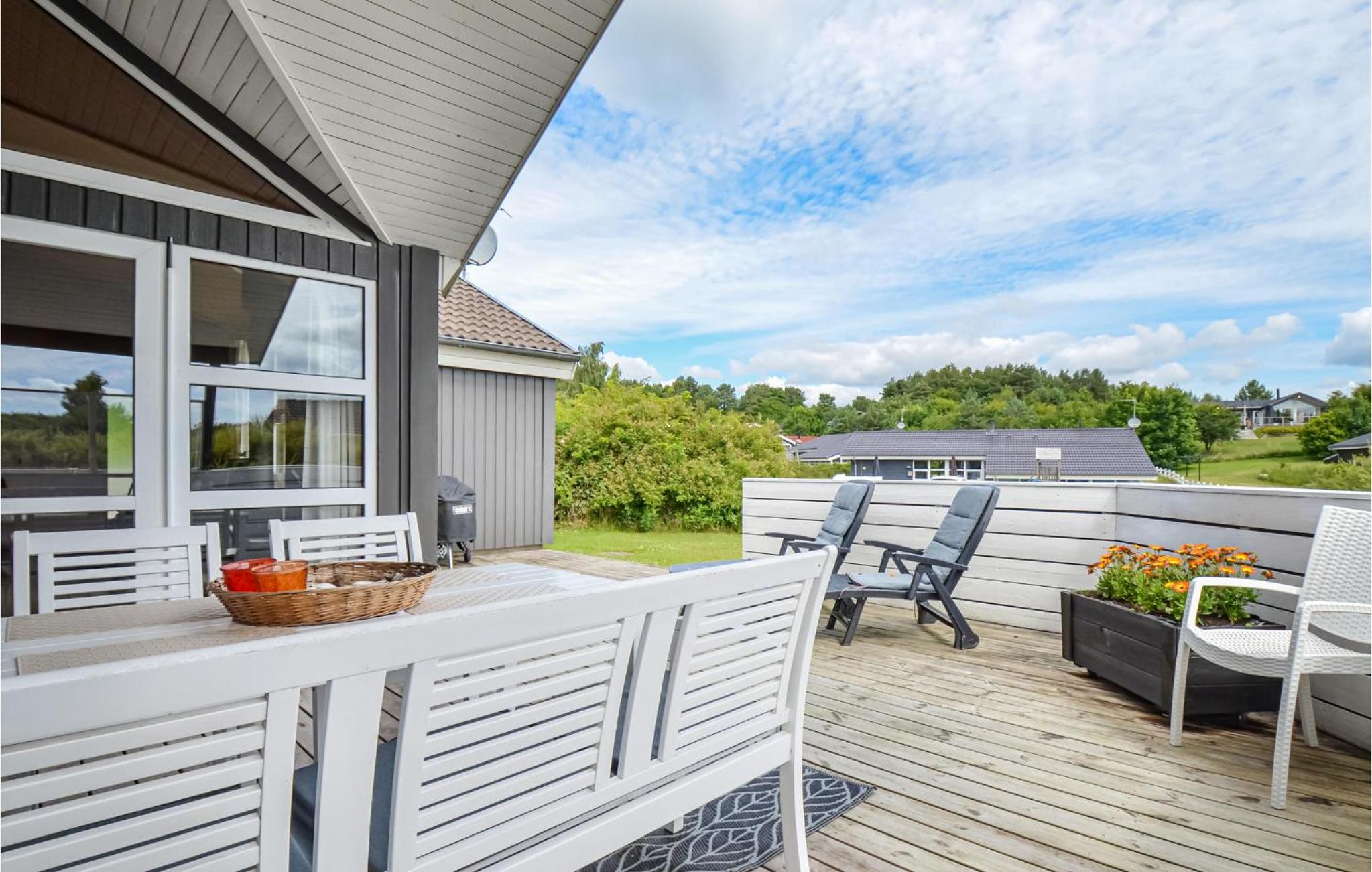 Cozy Home In Ebeltoft With Sauna