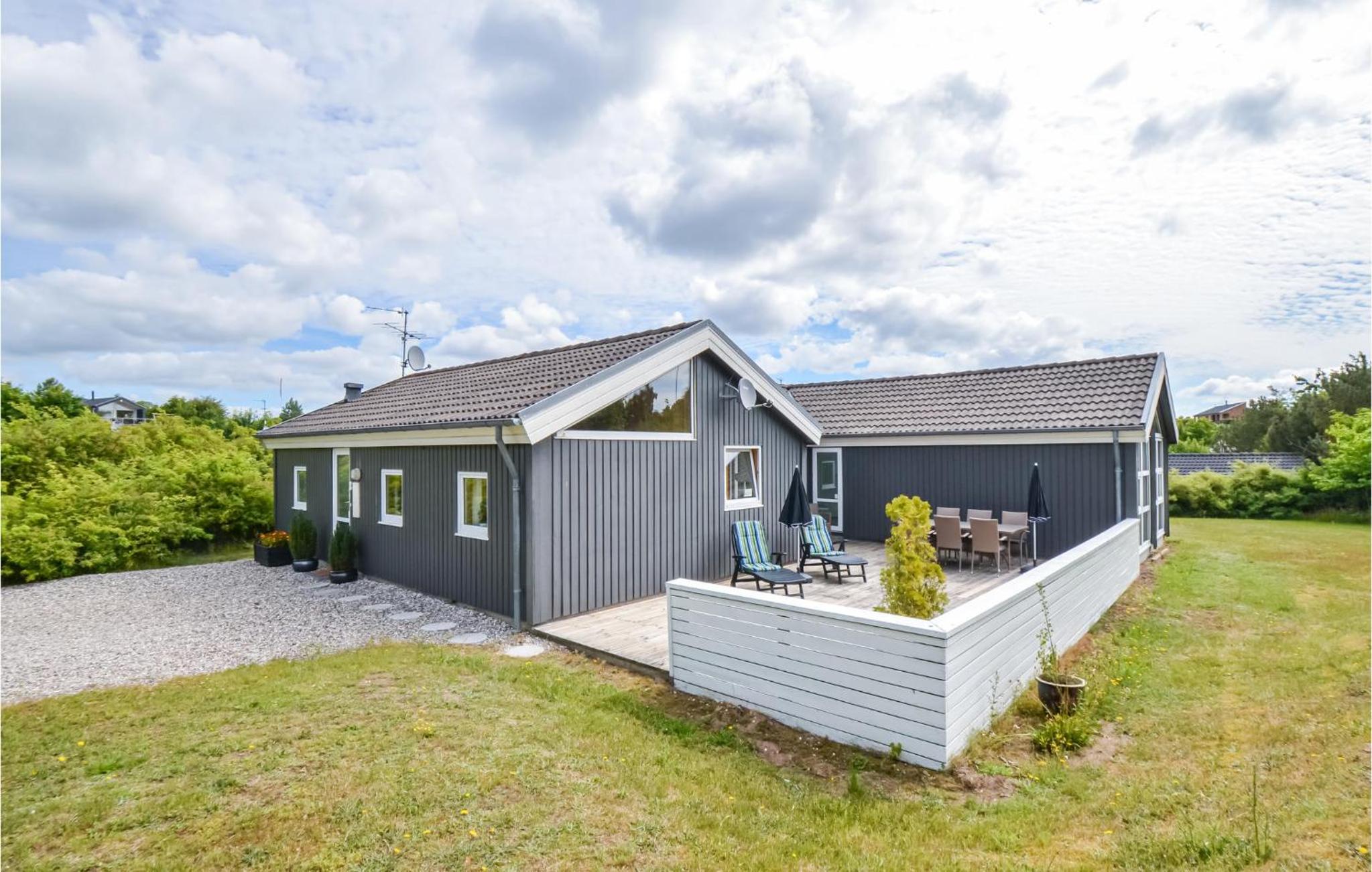 Cozy Home In Ebeltoft With Sauna