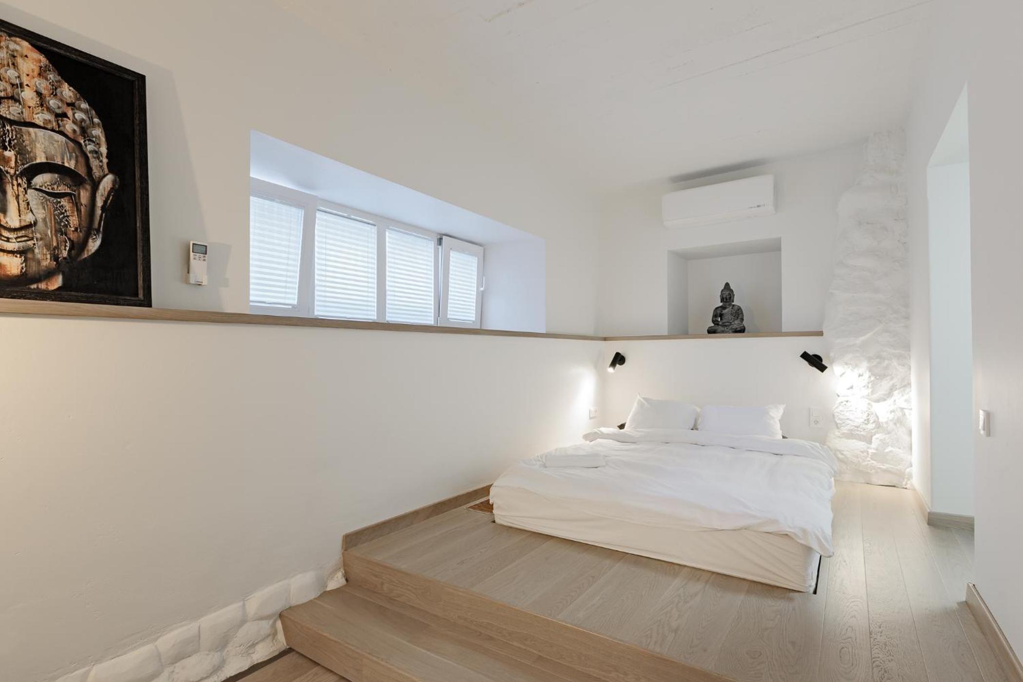 Buddha Luxury Apartment Kaunas city centre view 4
