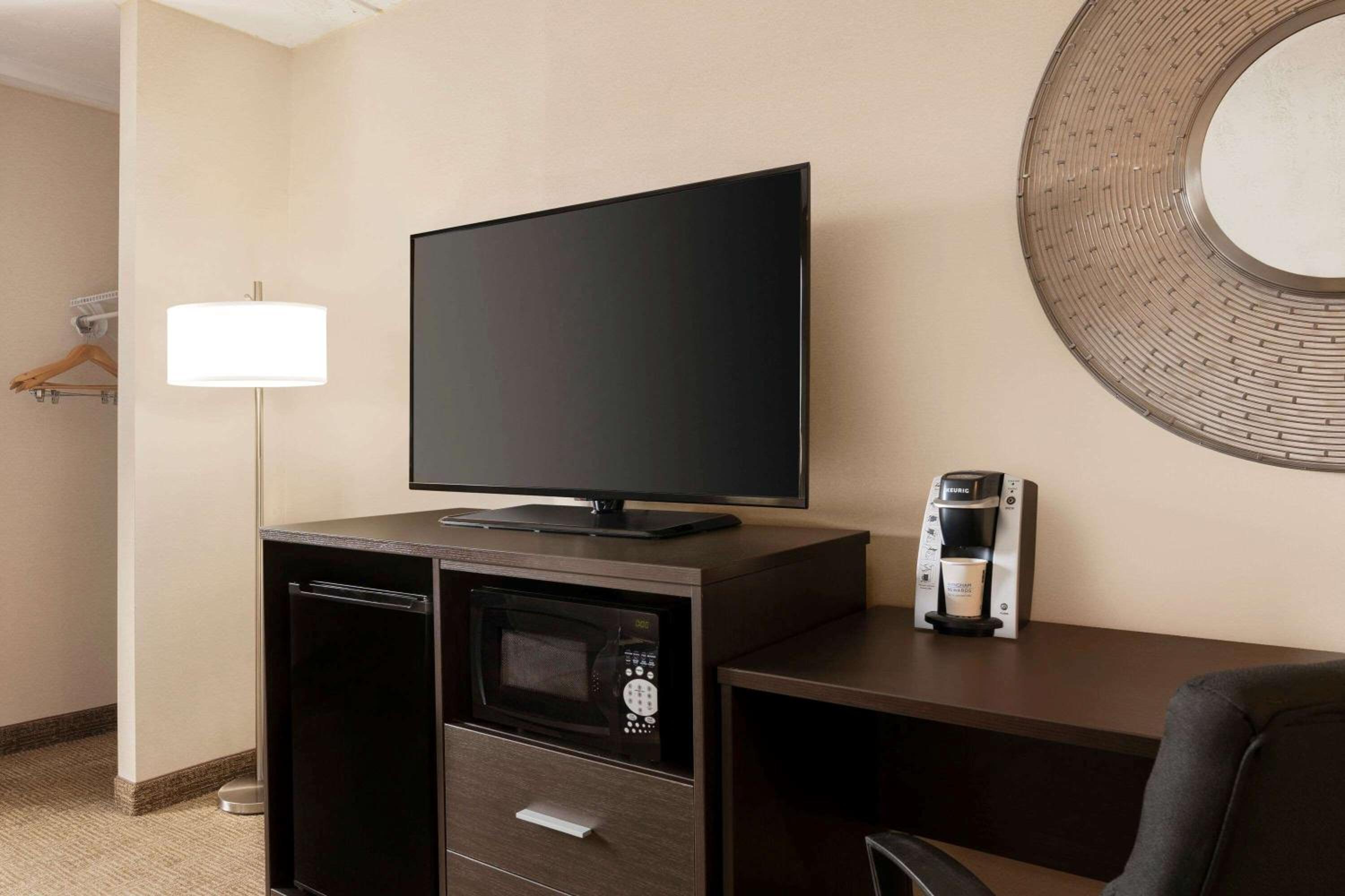 Days Inn by Wyndham Airport/Maine Mall - Property Image 5