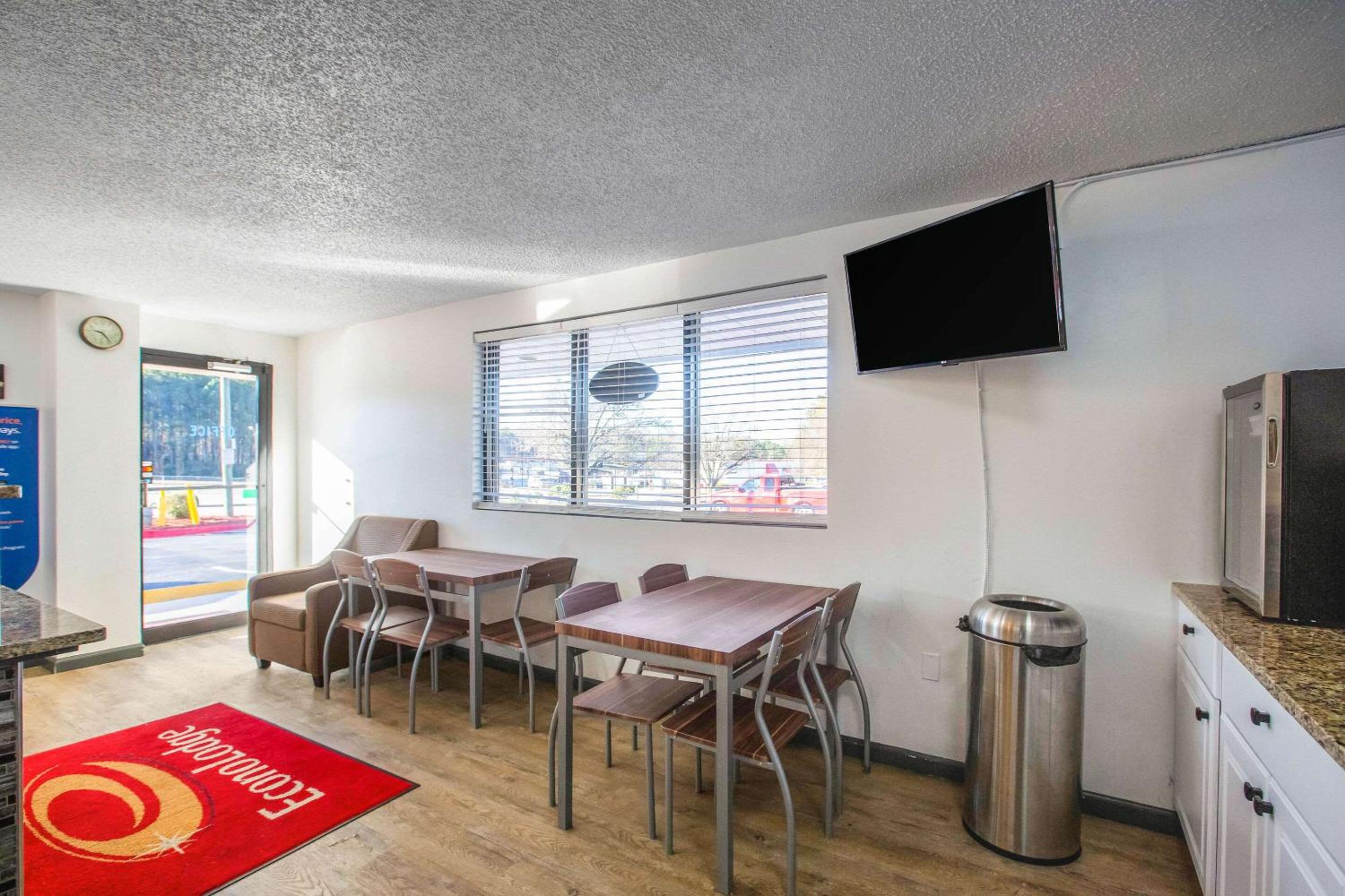Econo Lodge Lithonia - Atlanta East view 5
