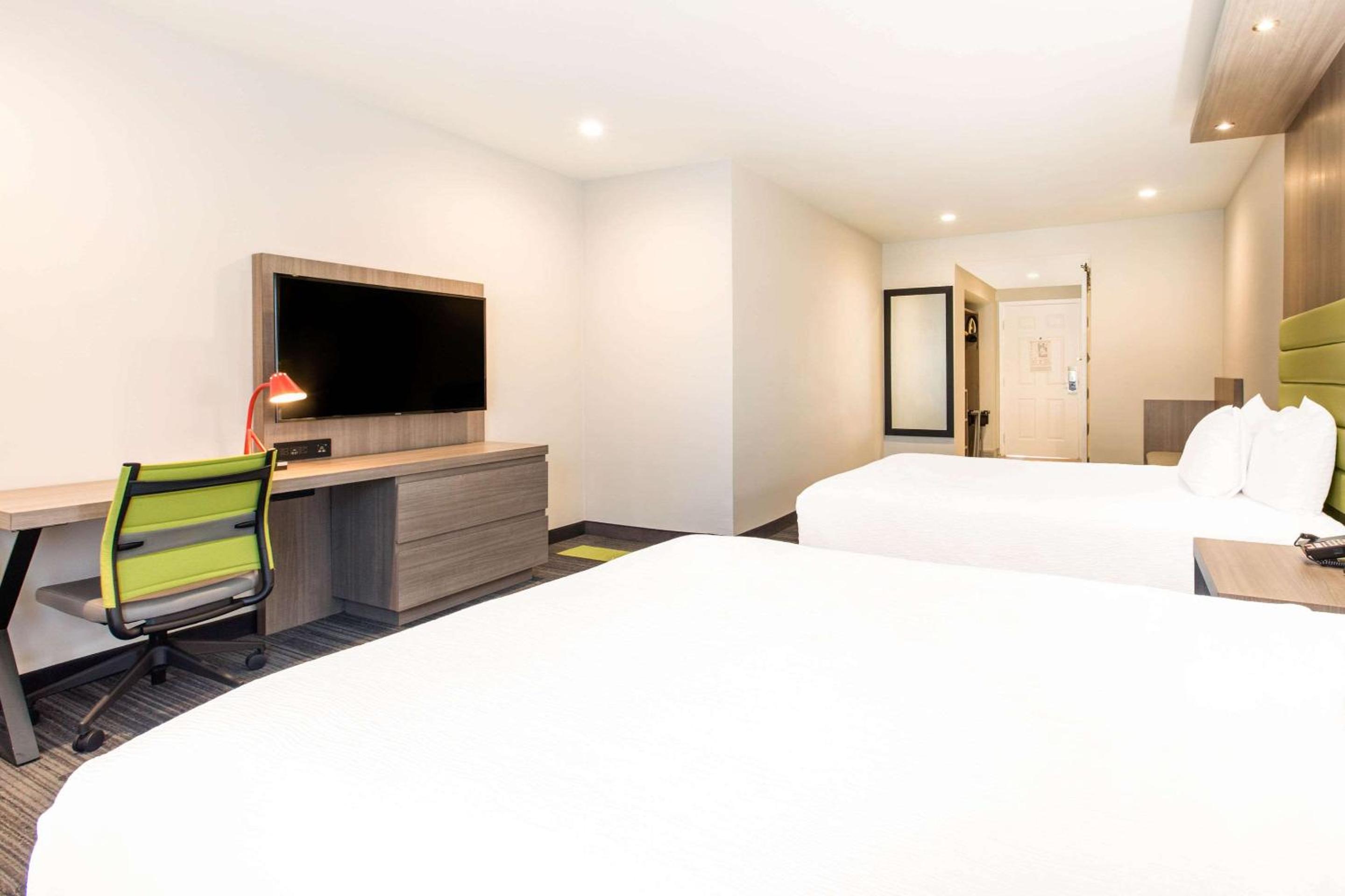 Rodeway Inn near Melrose Ave