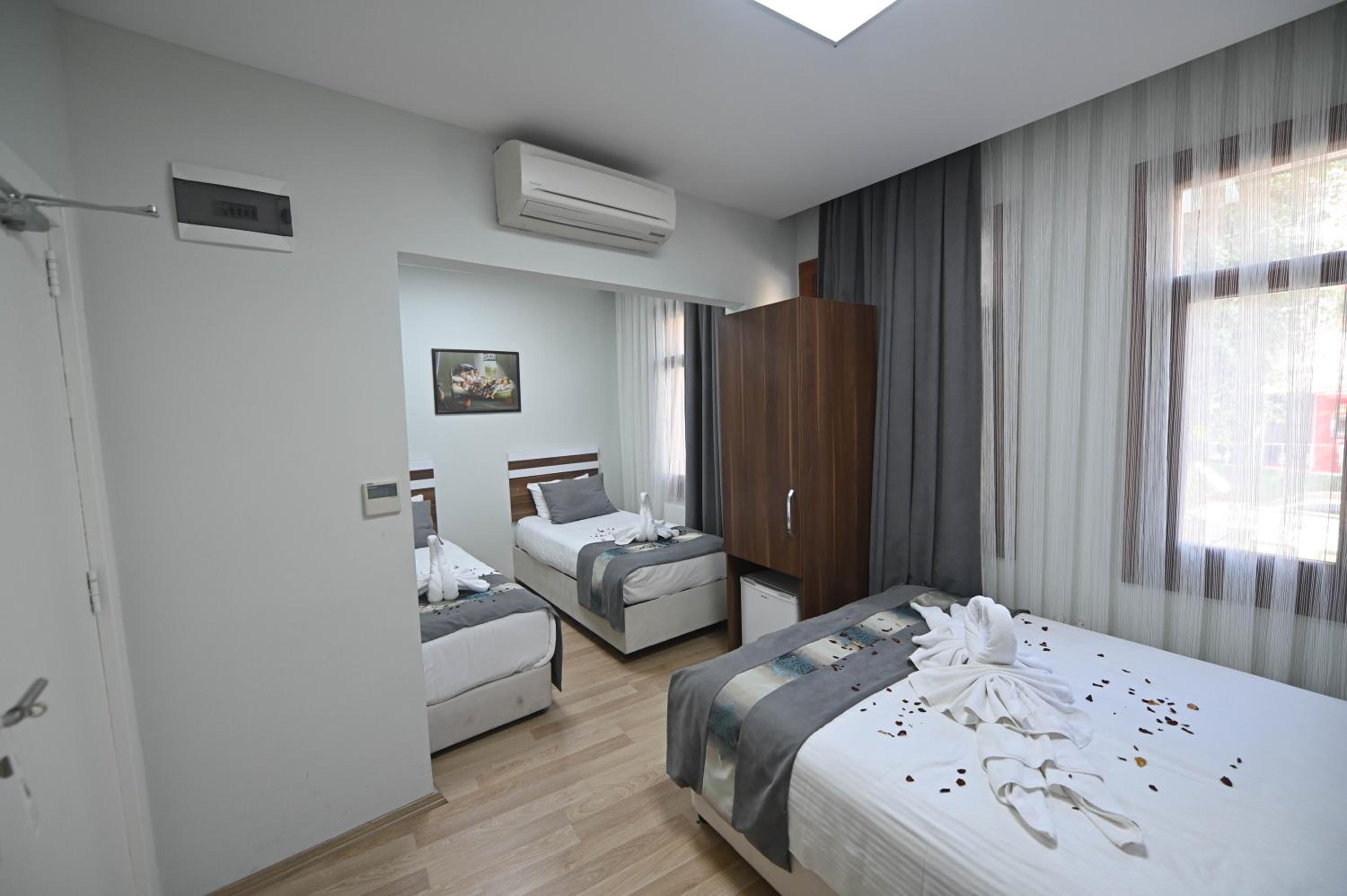 Safir Gold Hotel - Image 15