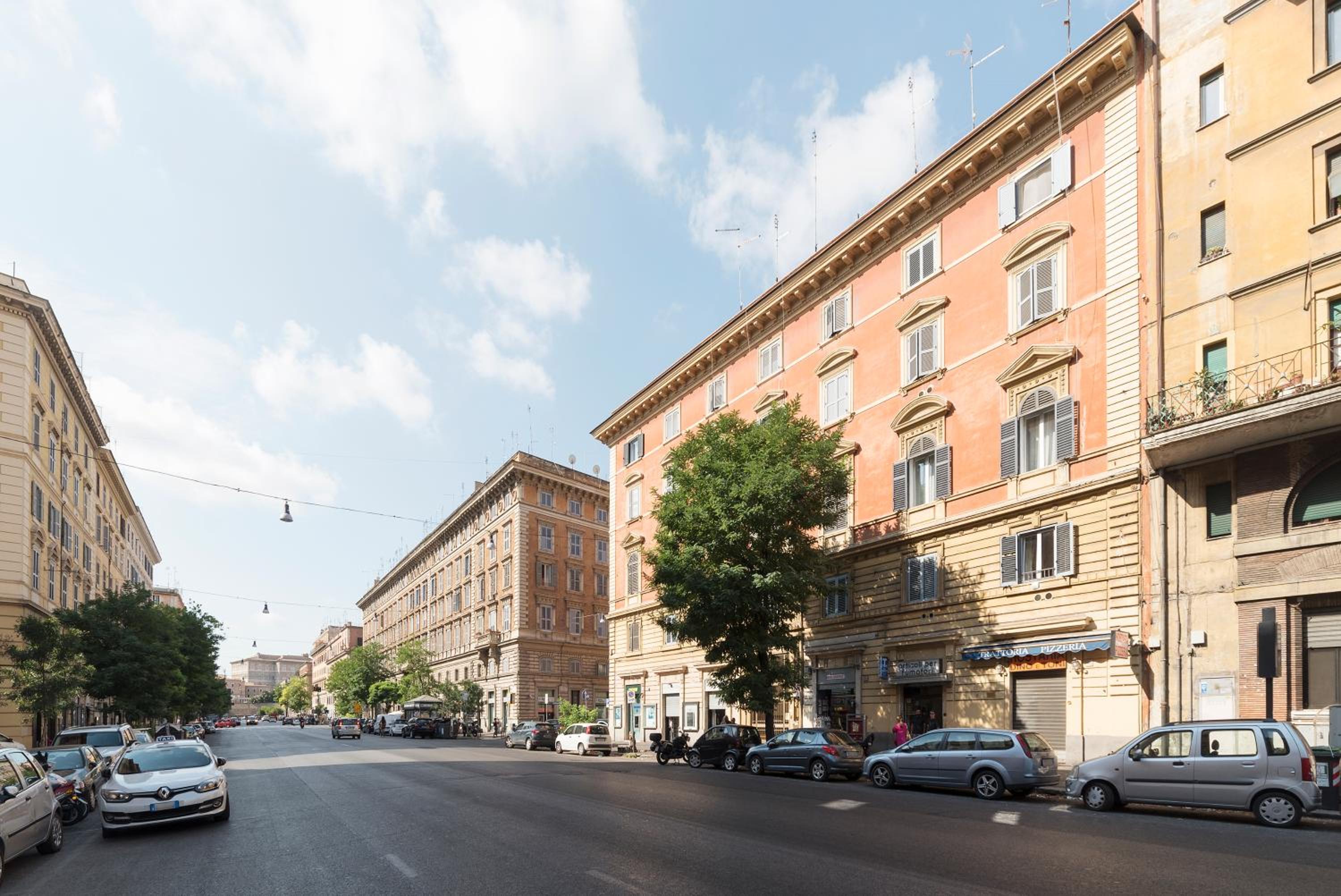 GuestHost - Musei Vaticani Stylish Apartment