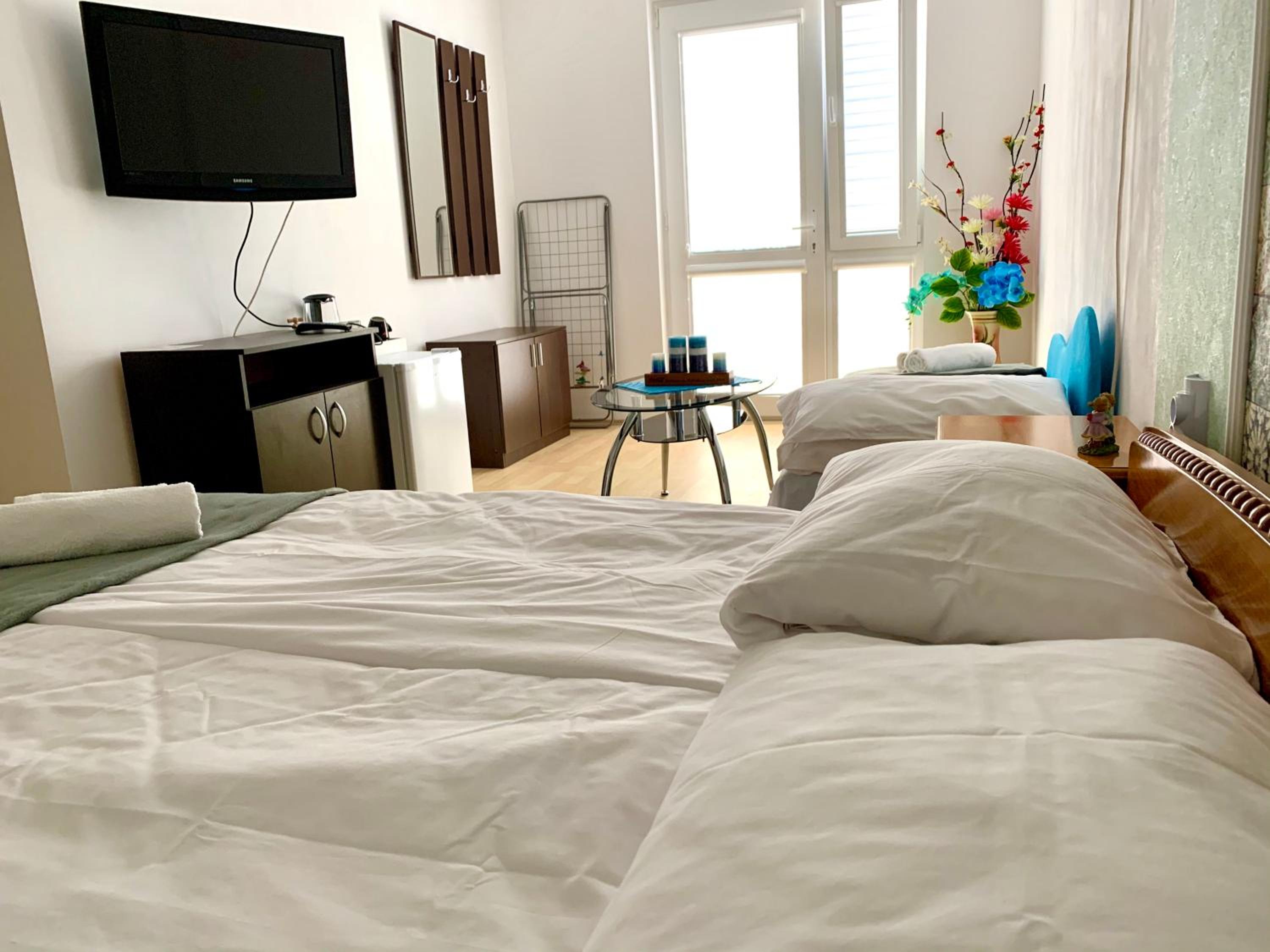 Sunray Guest House, Private Rooms & Apartment with Lovely Sea View
