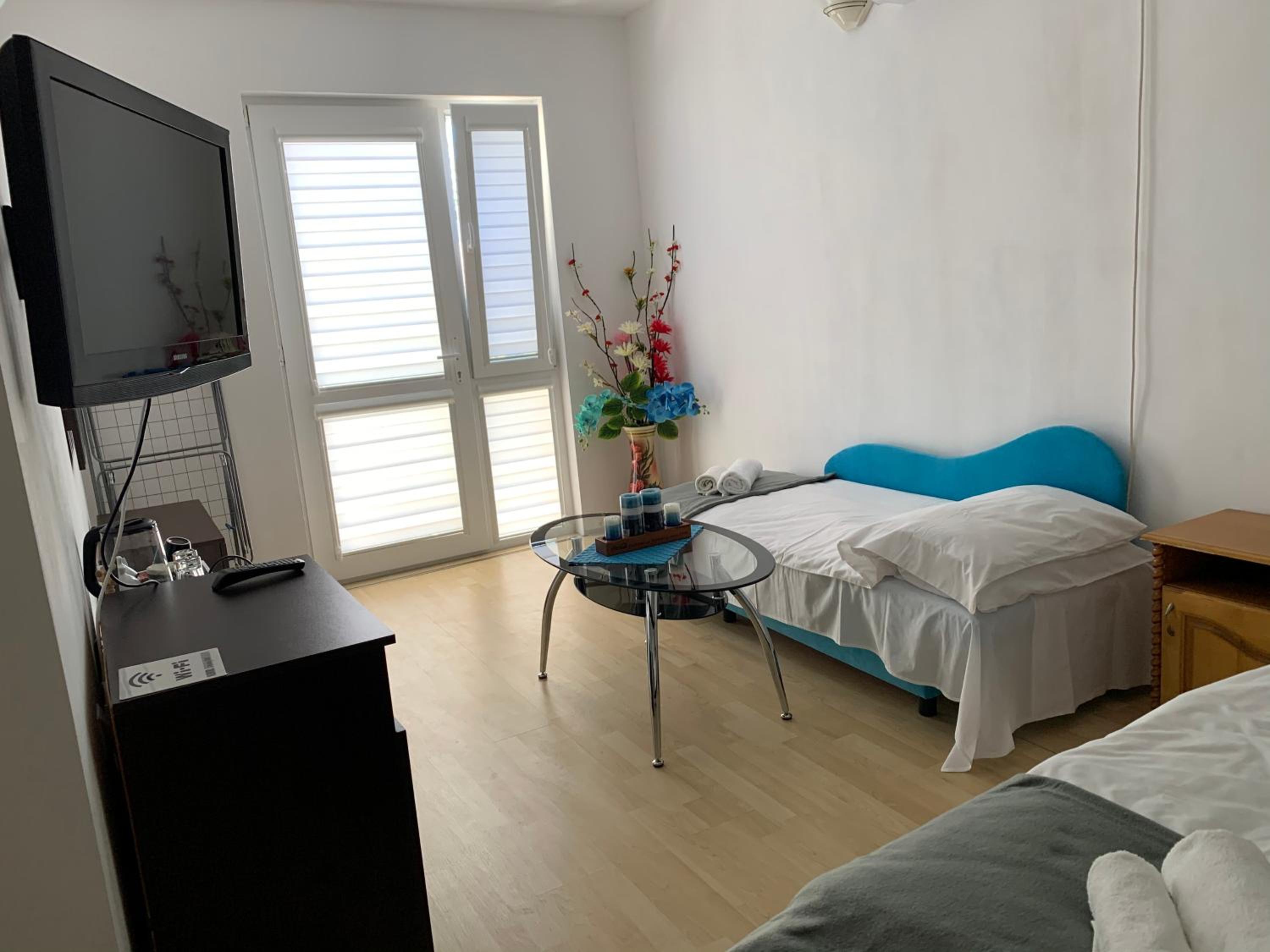 Sunray Guest House, Private Rooms & Apartment with Lovely Sea View