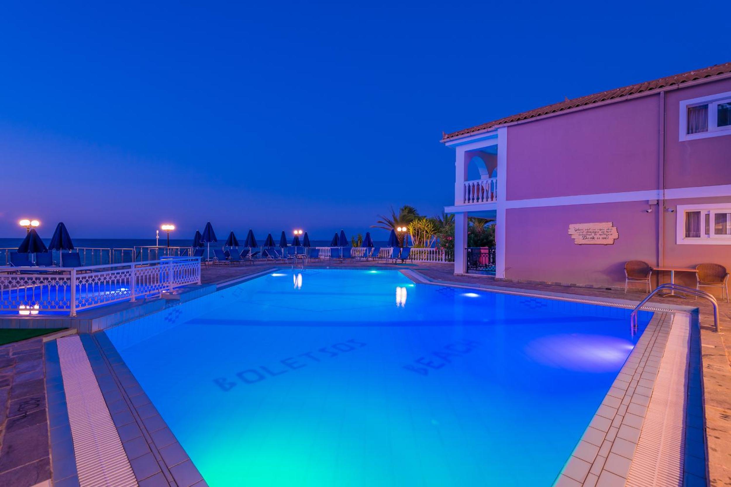 Boletsos Beach en Argasi — swimming pool
