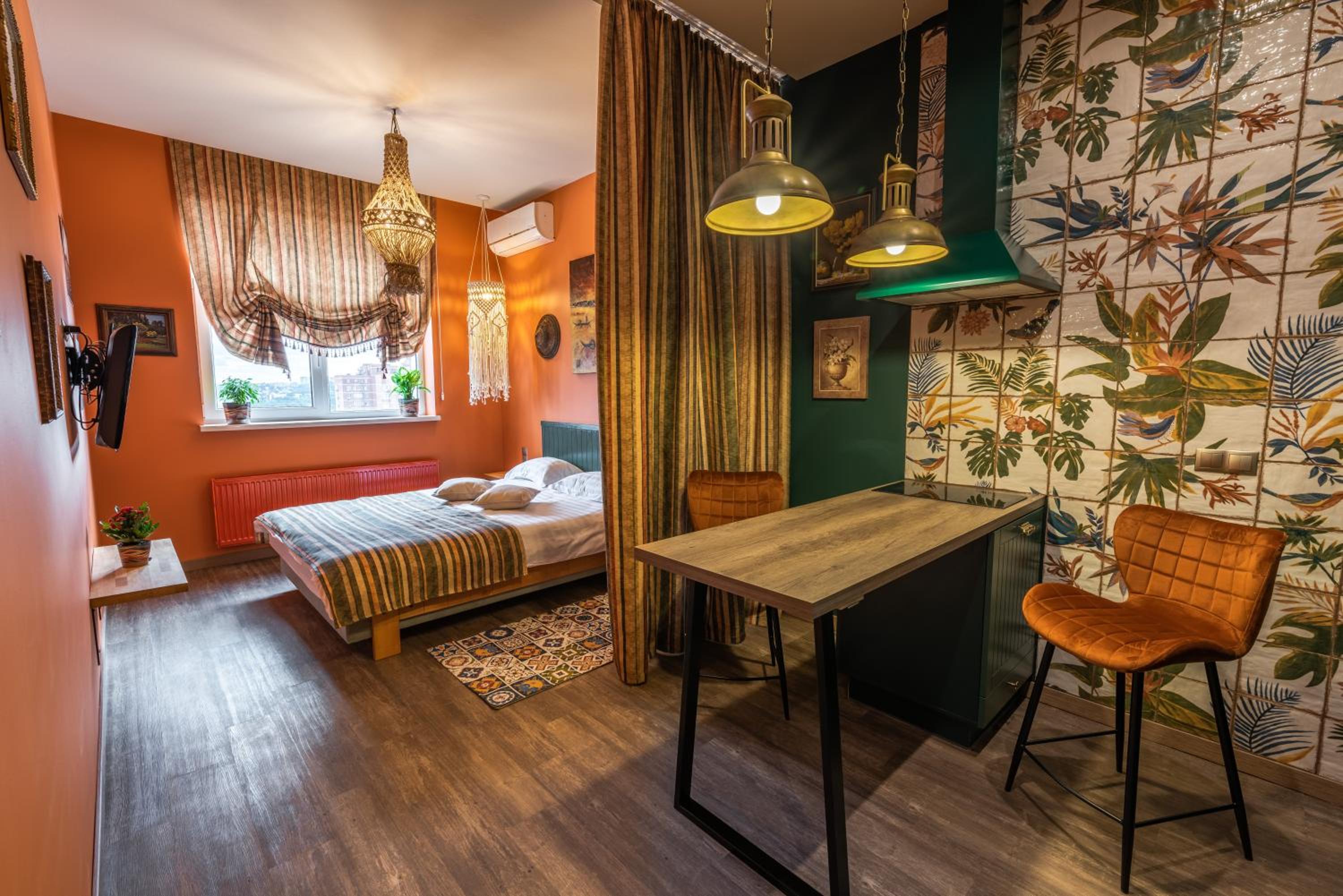 Extraordinary French Quarter Apartments in Vivid Colors view 5