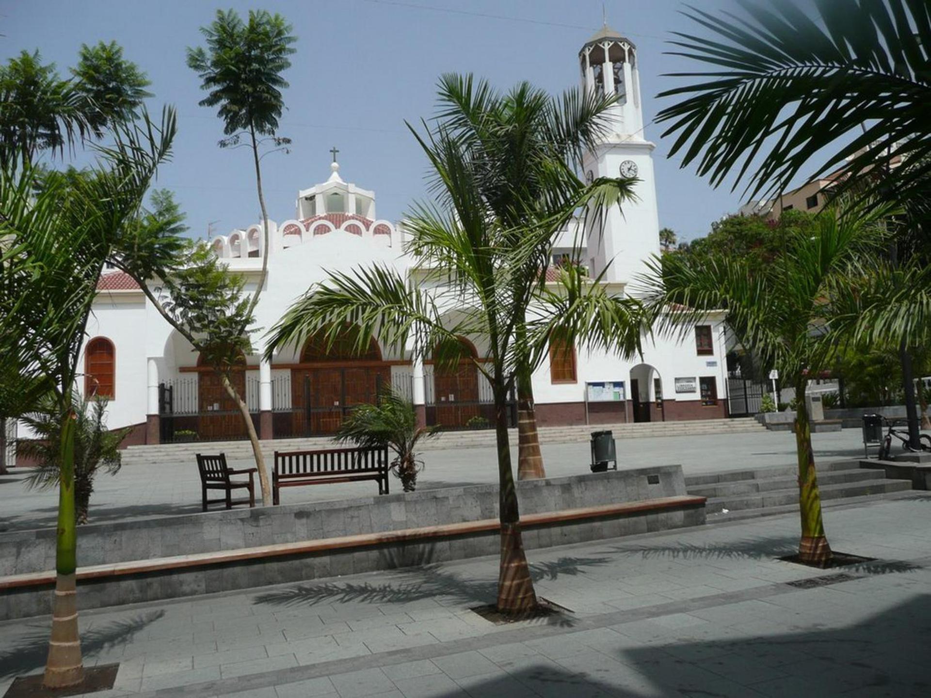 Fabulous 2-bedroom apartment right on the beach of Los Crstianos view 4