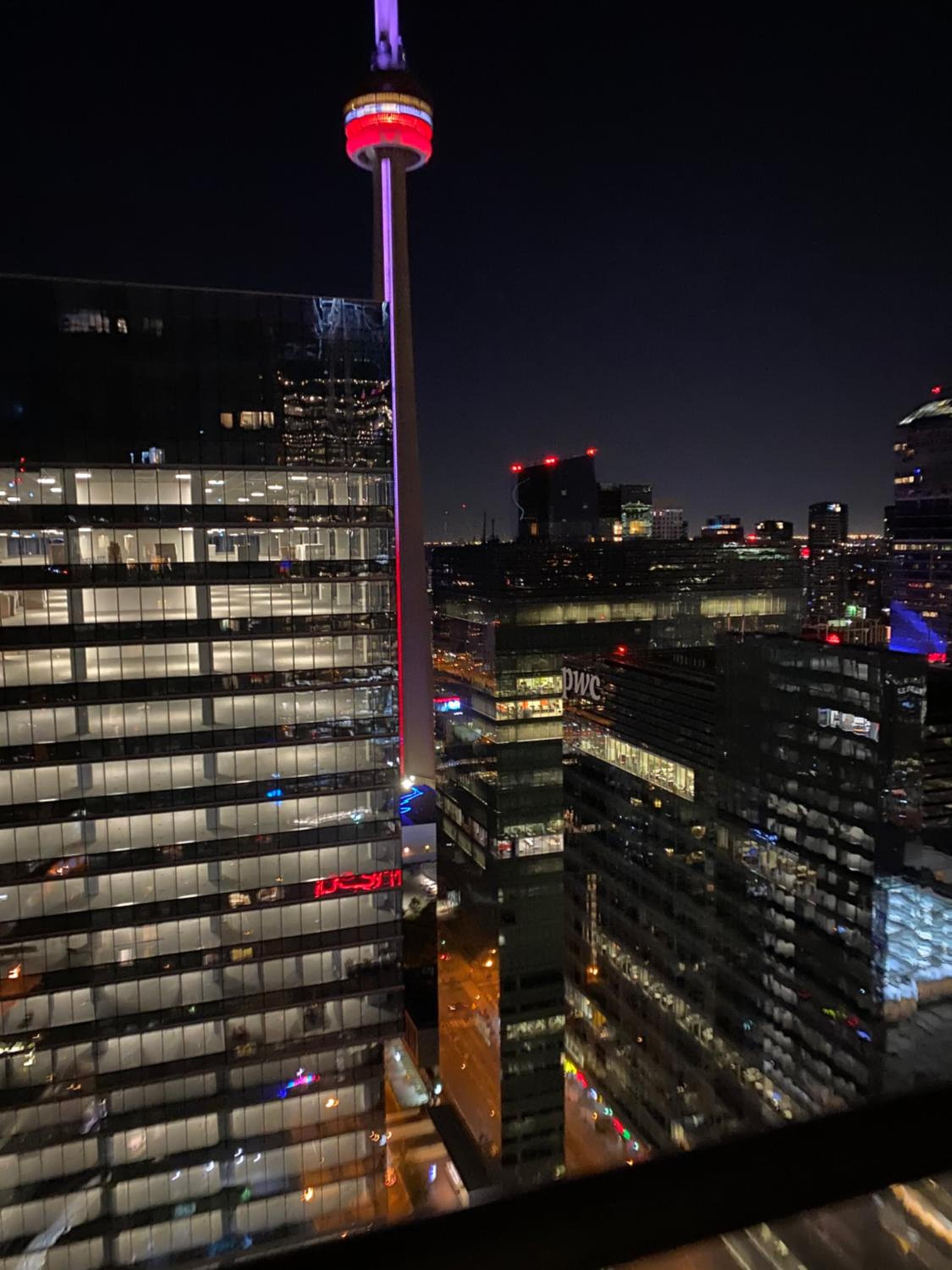 Toronto CN Tower Maple Leaf Square Luxurious 2 Bedroom Condo
