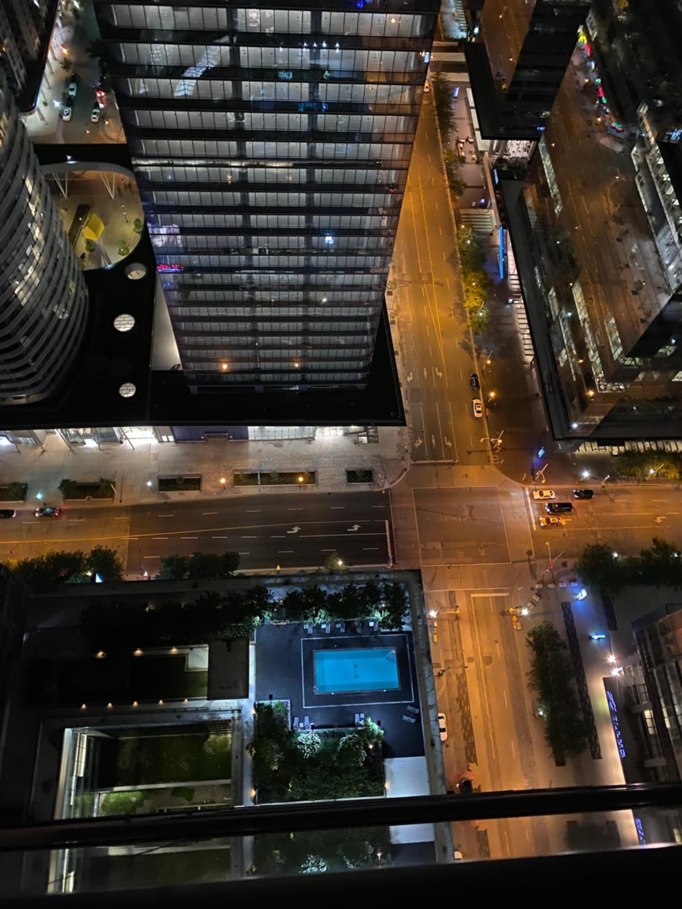 Toronto CN Tower Maple Leaf Square Luxurious 2 Bedroom Condo