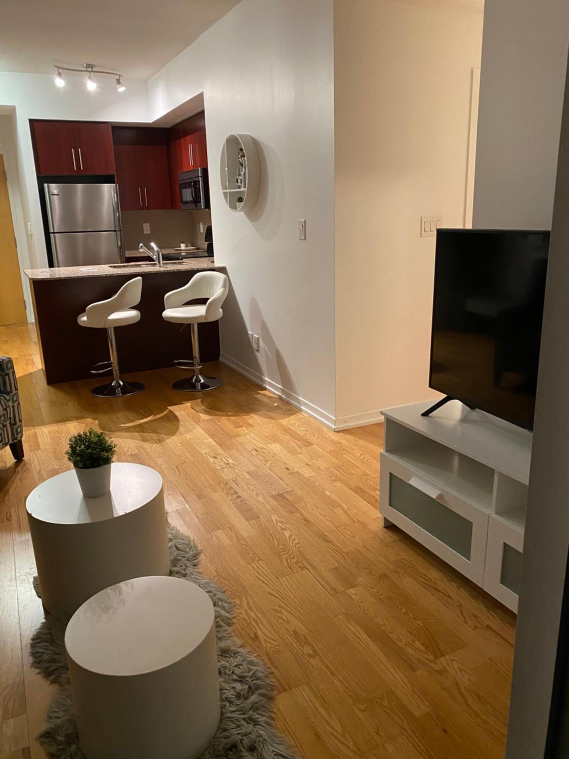 Toronto CN Tower Maple Leaf Square Luxurious 2 Bedroom Condo