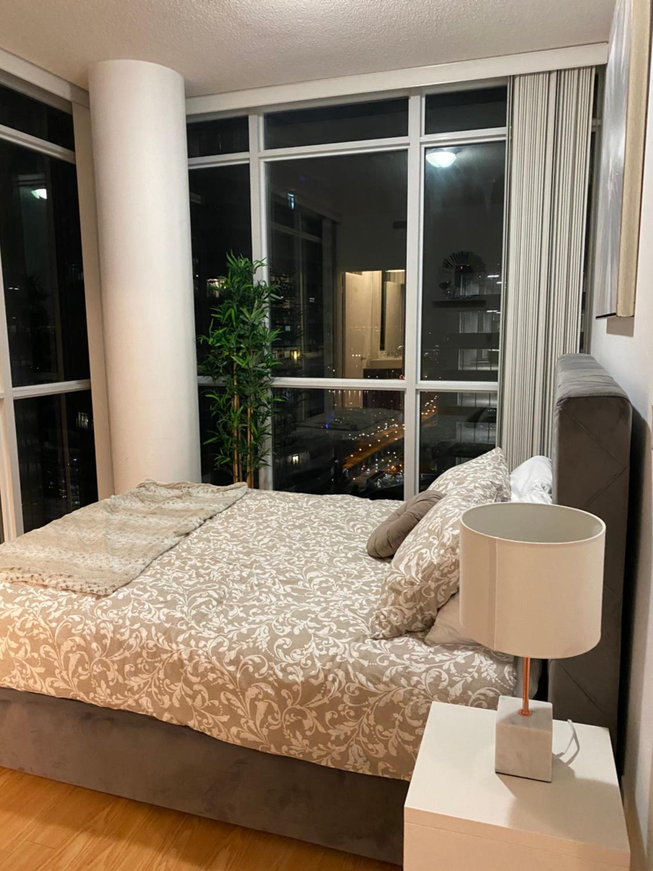 Toronto CN Tower Maple Leaf Square Luxurious 2 Bedroom Condo