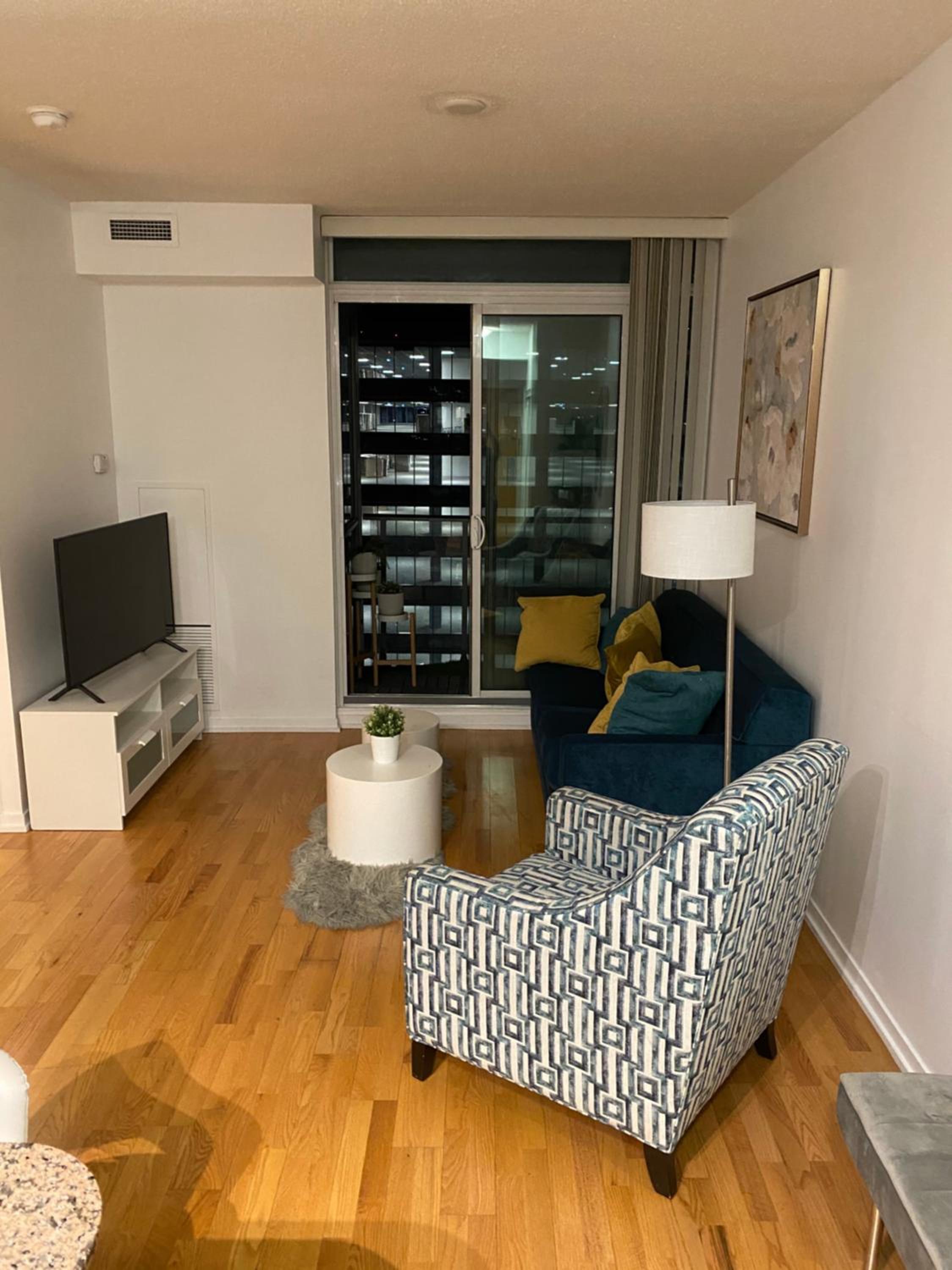 Toronto CN Tower Maple Leaf Square Luxurious 2 Bedroom Condo