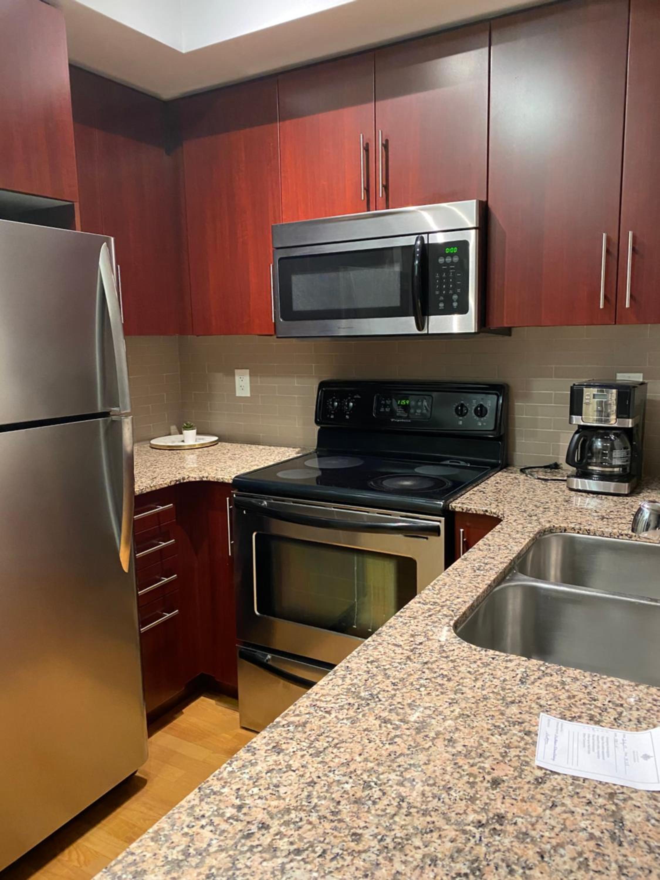 Toronto CN Tower Maple Leaf Square Luxurious 2 Bedroom Condo