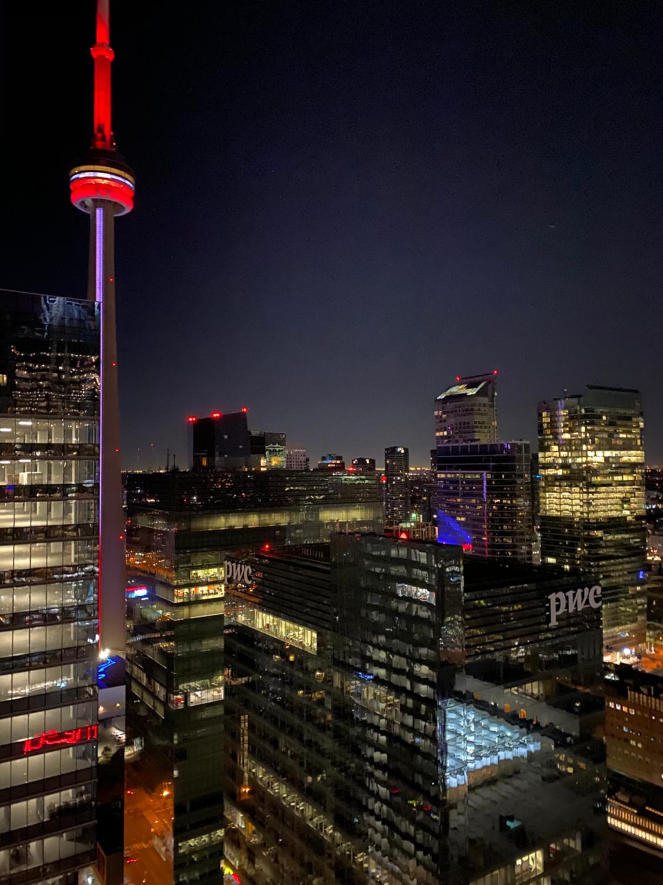 Toronto CN Tower Maple Leaf Square Luxurious 2 Bedroom Condo