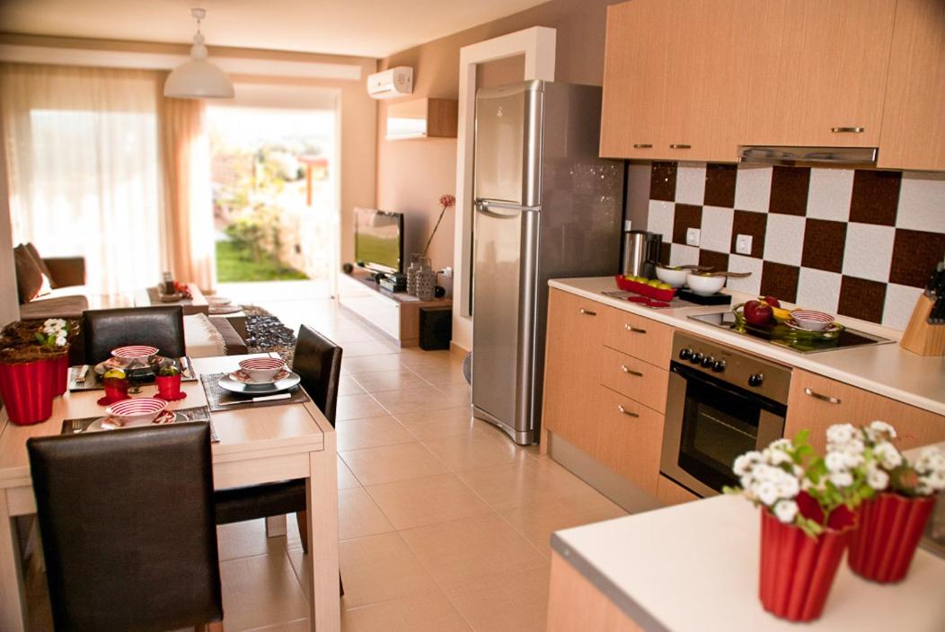 2 min drive to Haraki Beach & 10 to Lindos view 5
